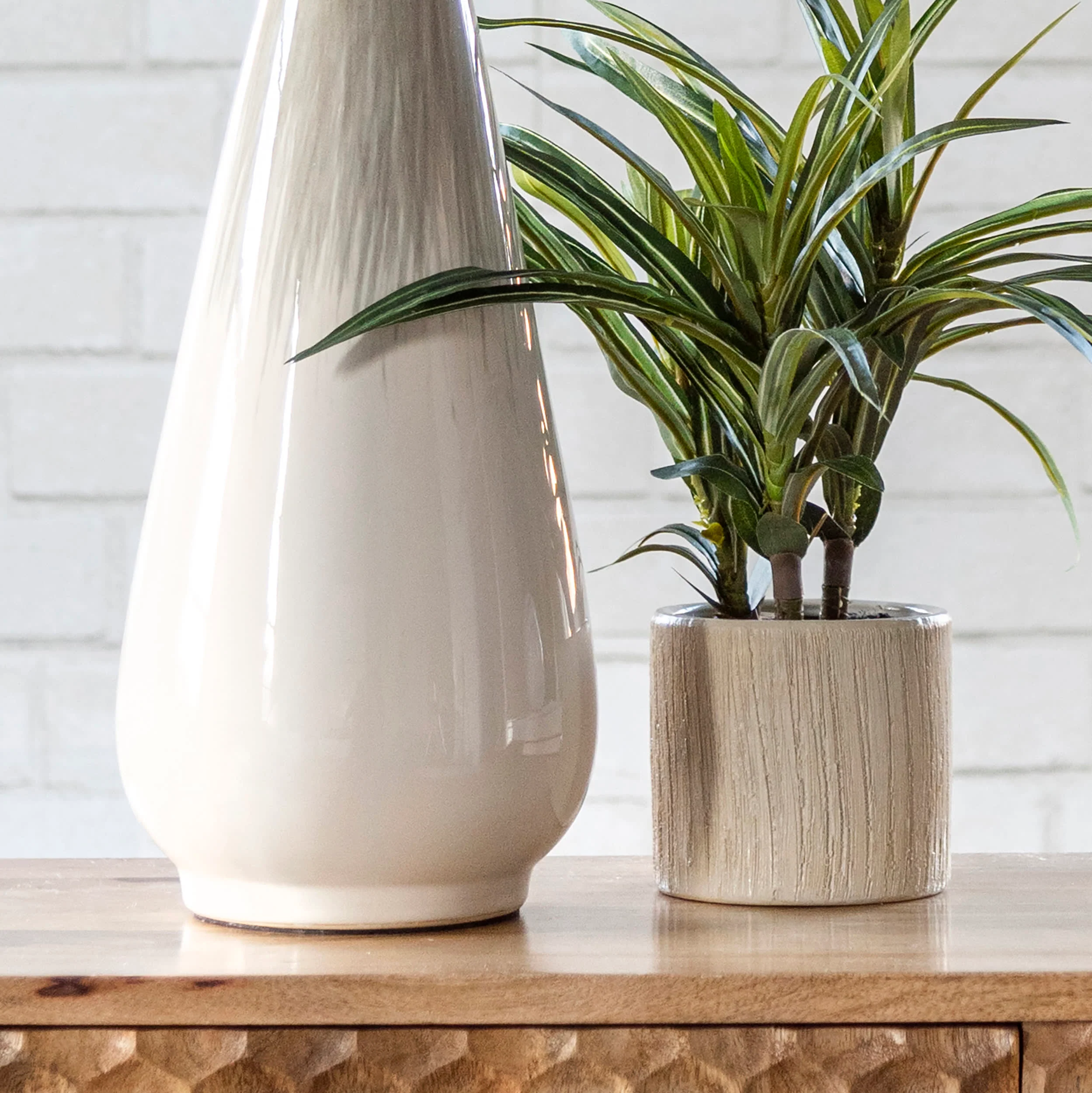 27-inch Ceramic Flamestitch Teardrop Table Lamp | Beige - Image 4