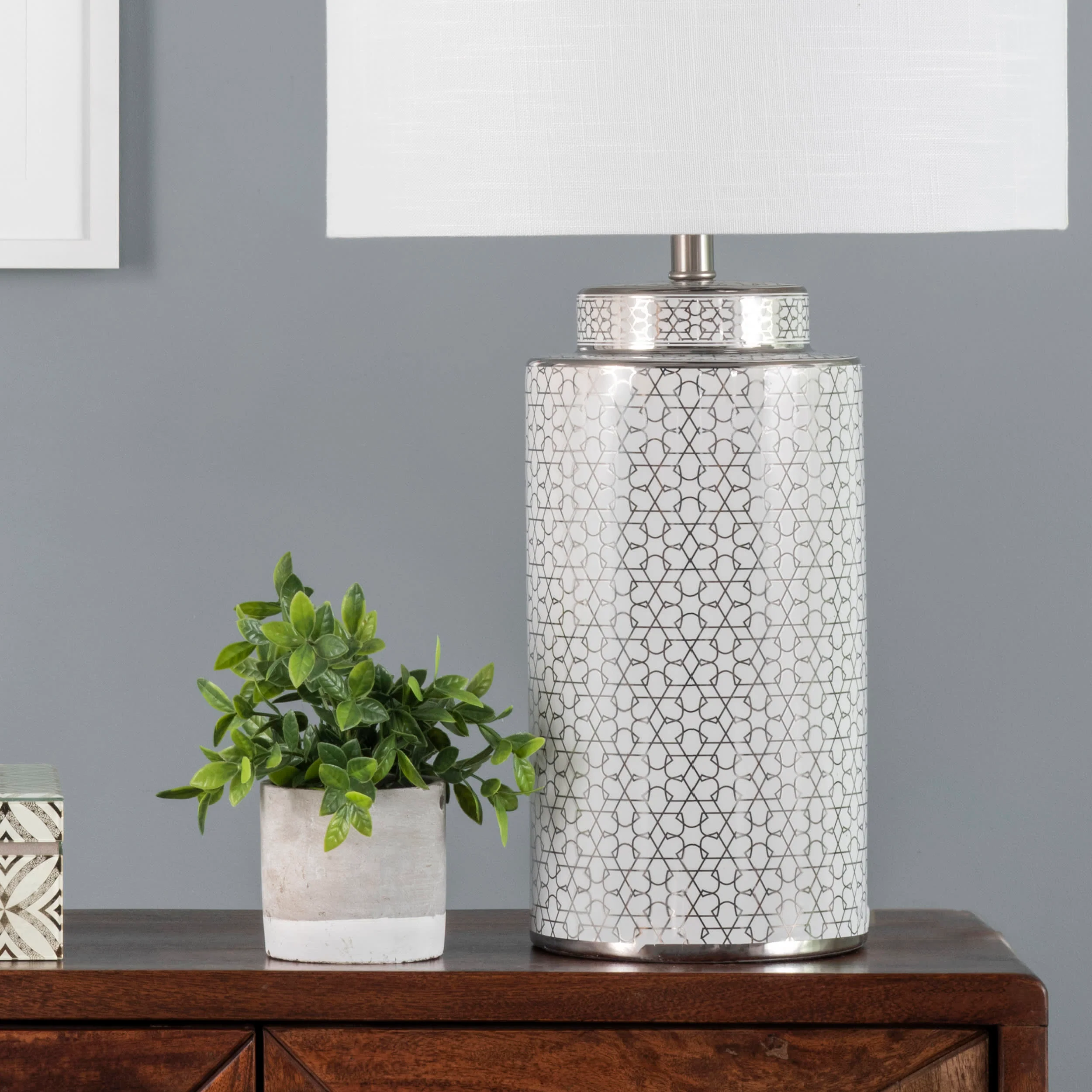 29-inch Ceramic Floral Trellis Table Lamp | Silver - Image 4