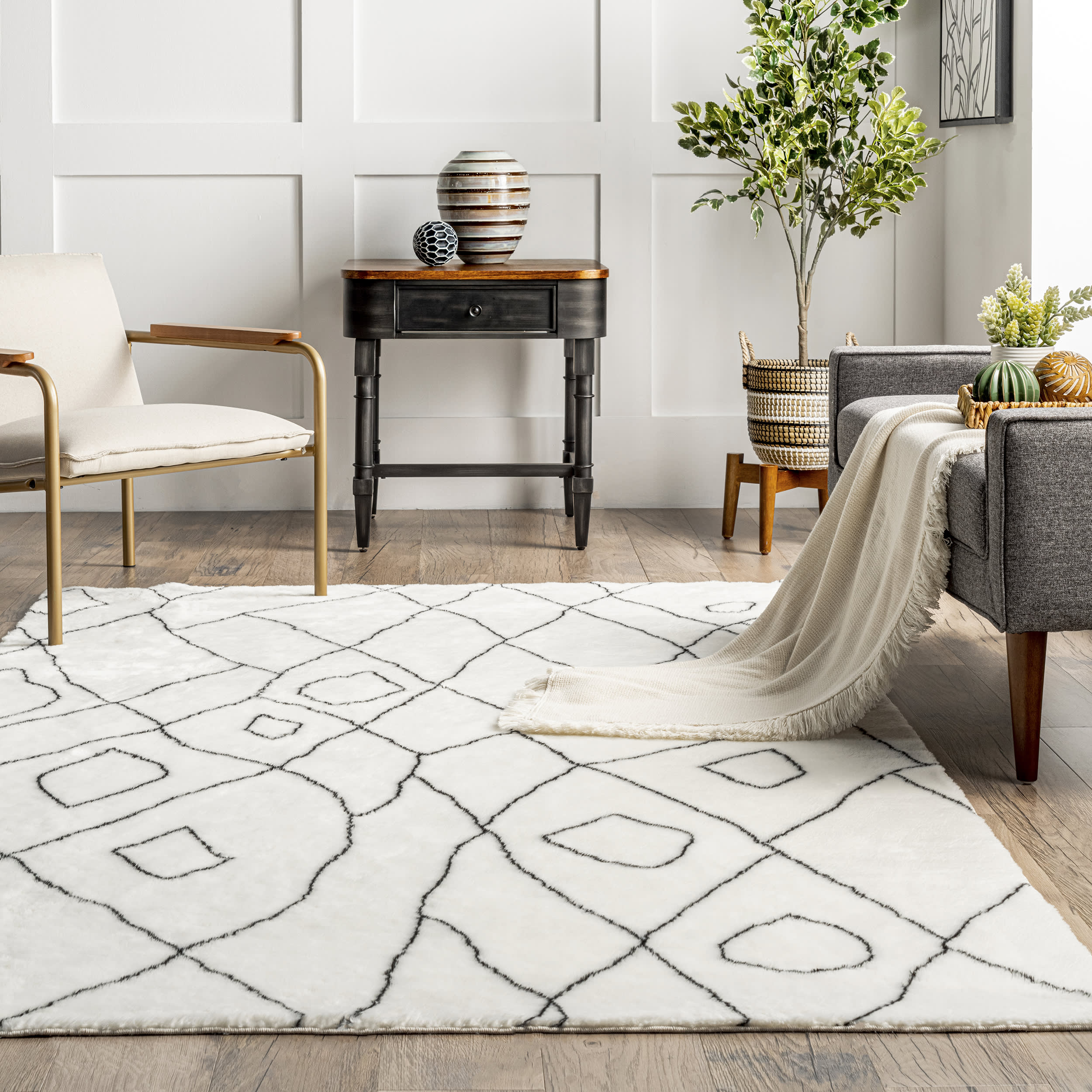 Adele Moroccan Trellis Washable Shag Rug | Black - Image 4