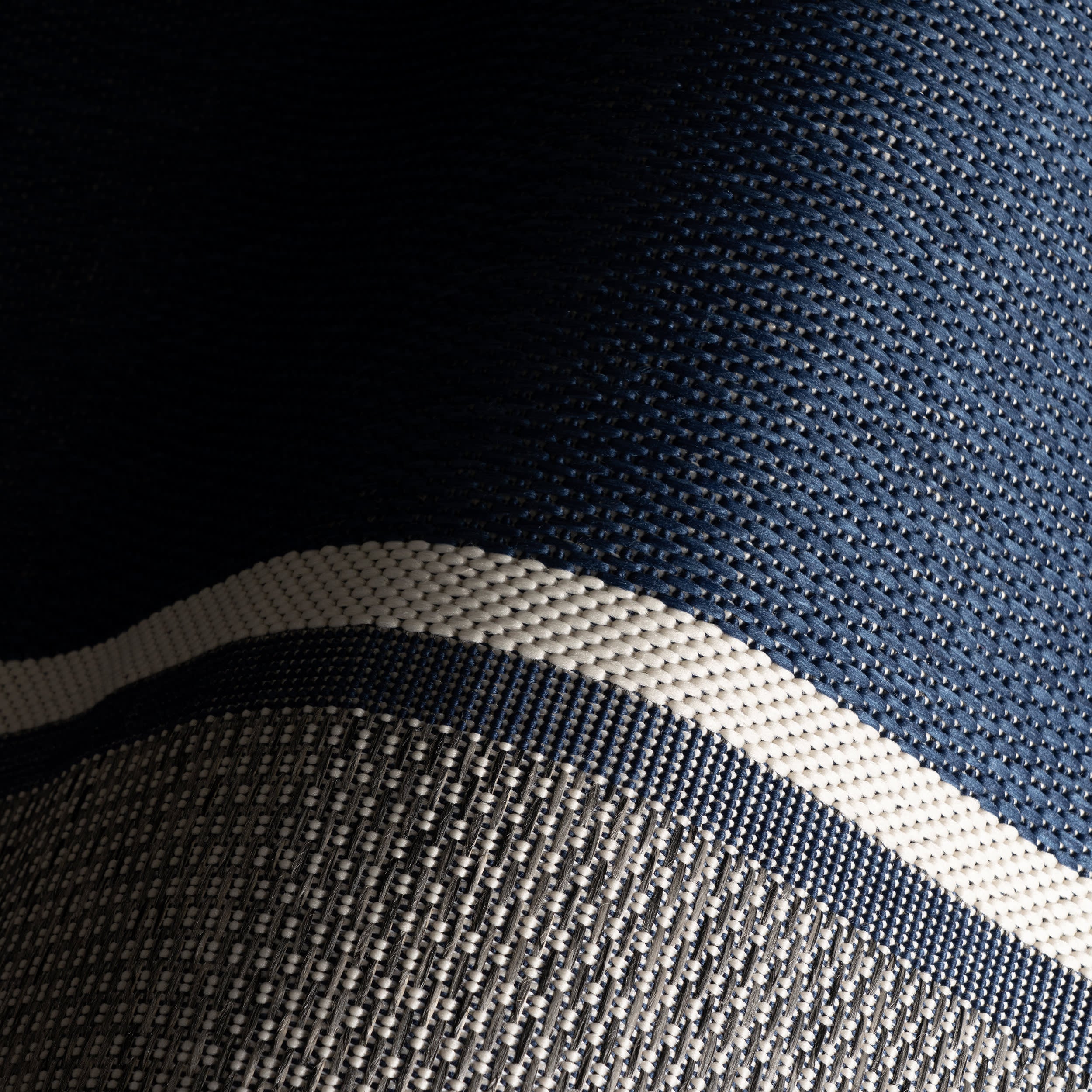Aeli Modern Bordered Indoor/Outdoor Rug | Navy - Image 2