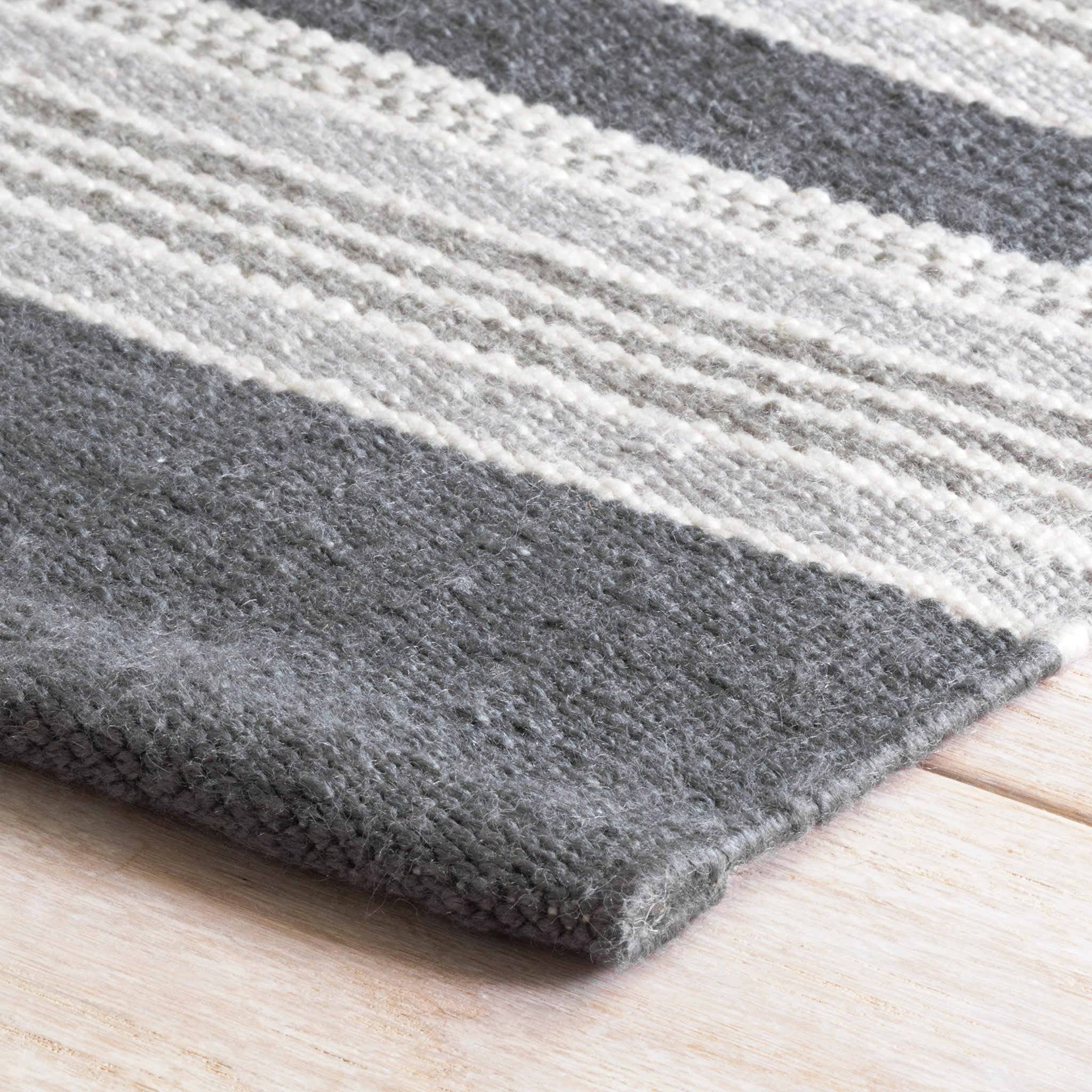 Akono Handwoven Indoor/Outdoor Rug | Grey - Image 5