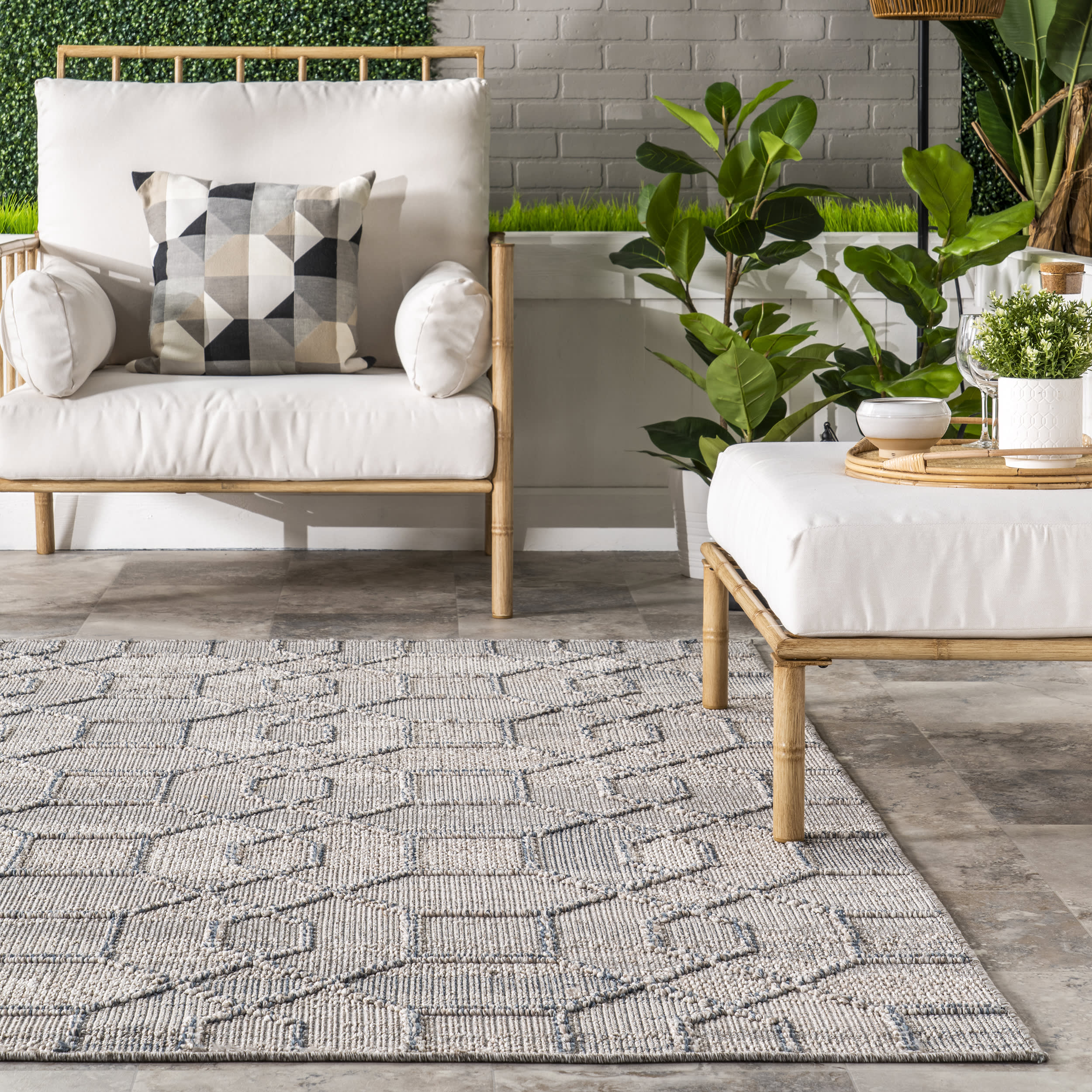 Aleah Honeycomb Indoor/Outdoor Rug | Light Grey - Image 4