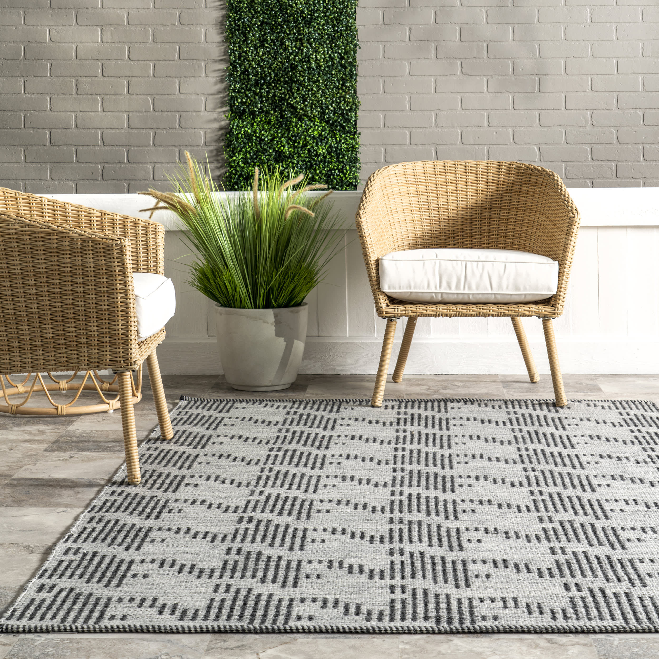 Ardenia Indoor/Outdoor Houndstooth Rug | Dark Grey - Image 4