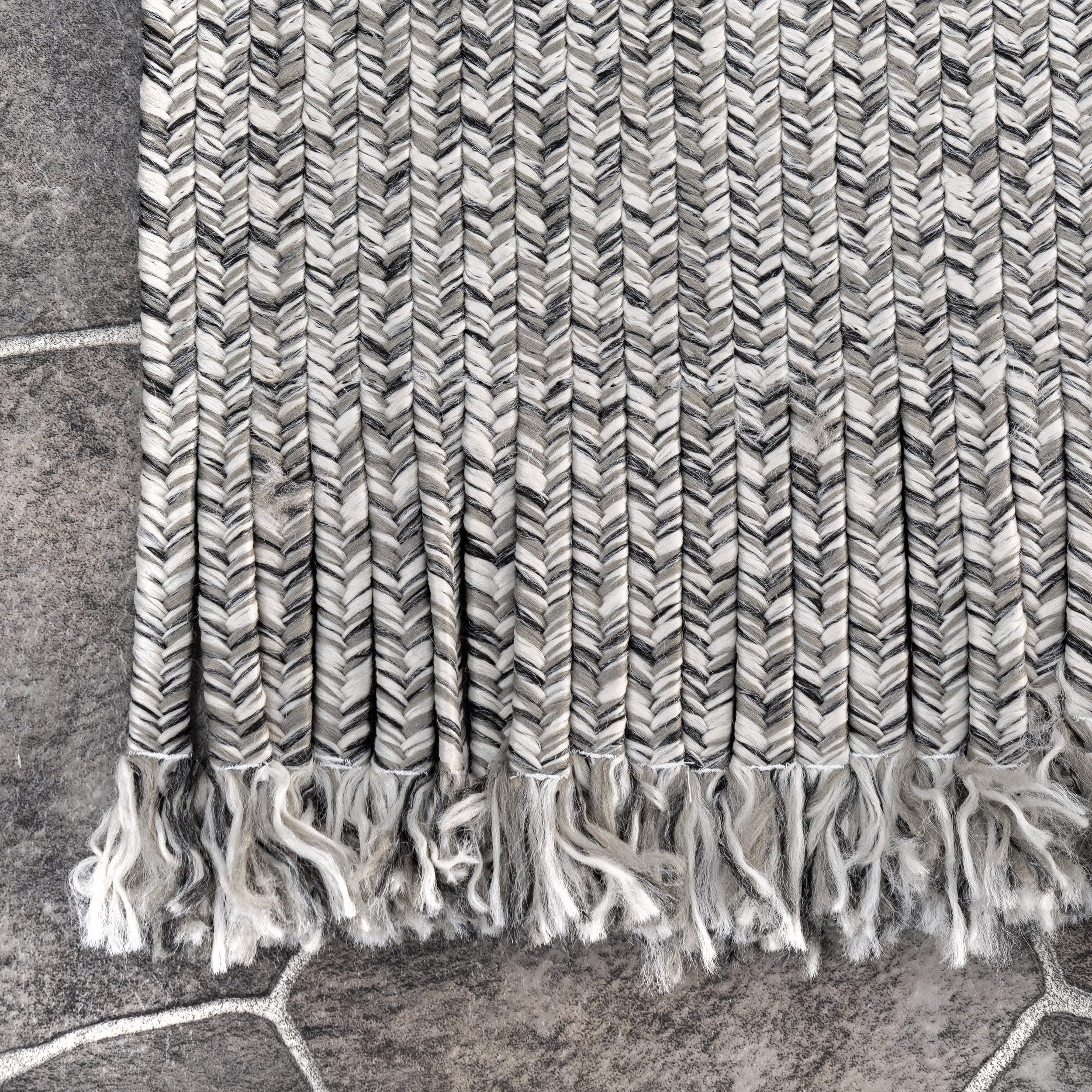 Ashen Braided Tassel Indoor/Outdoor Rug | Salt And Pepper - Image 3