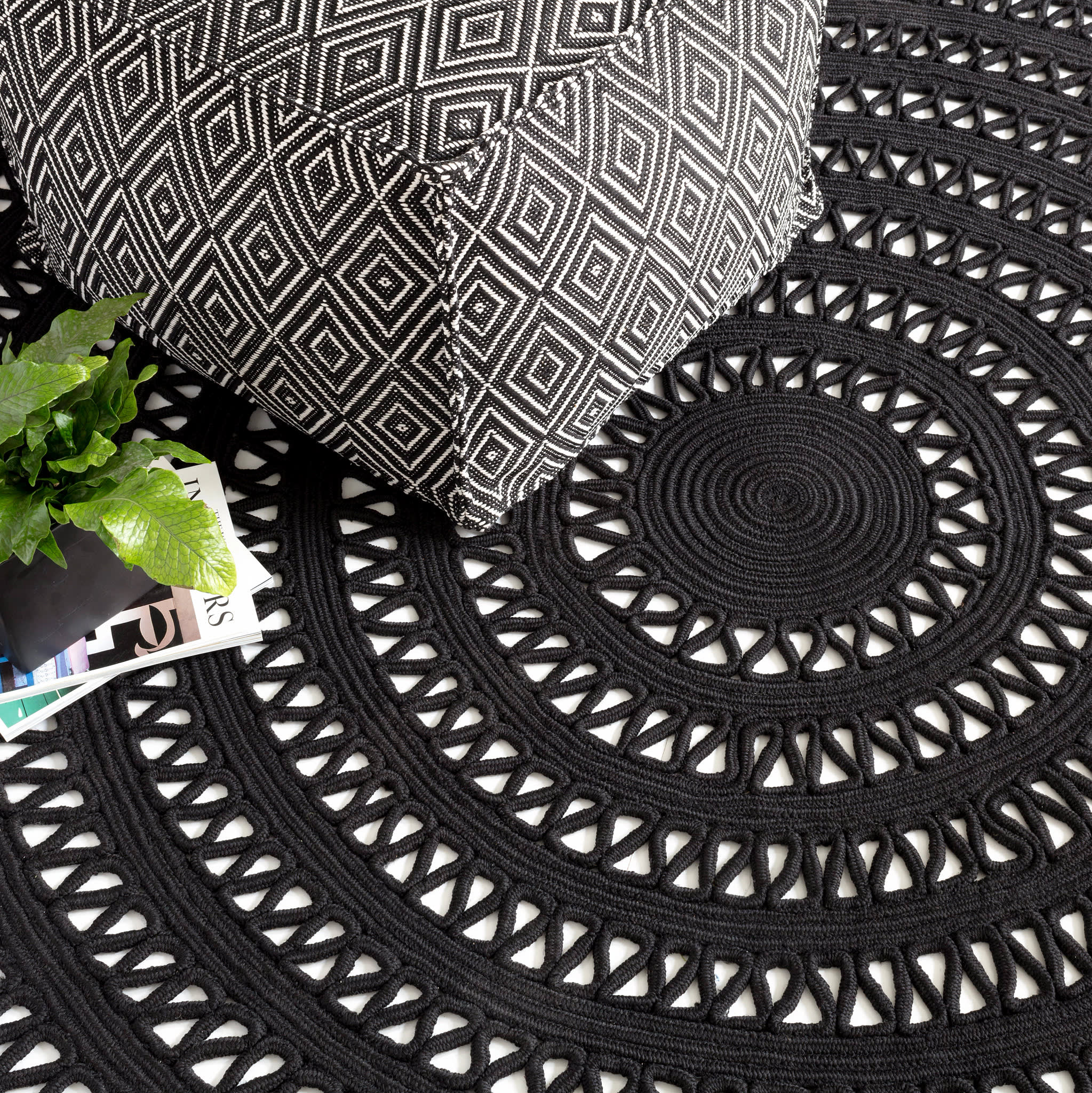 Bowline Handwoven Indoor/Outdoor Round Rug | Black - Image 3
