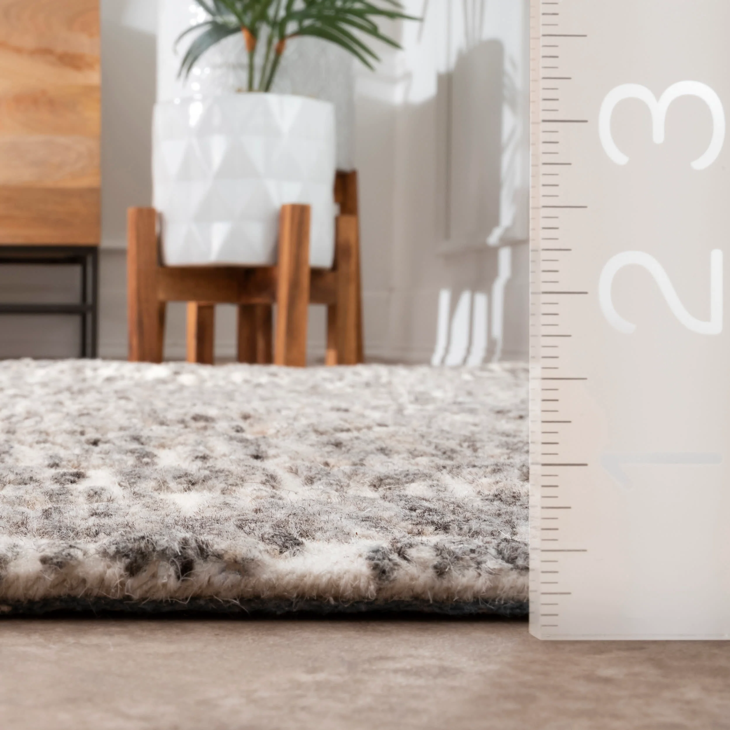 Carved Tribal Trellis Rug | Grey - Image 4
