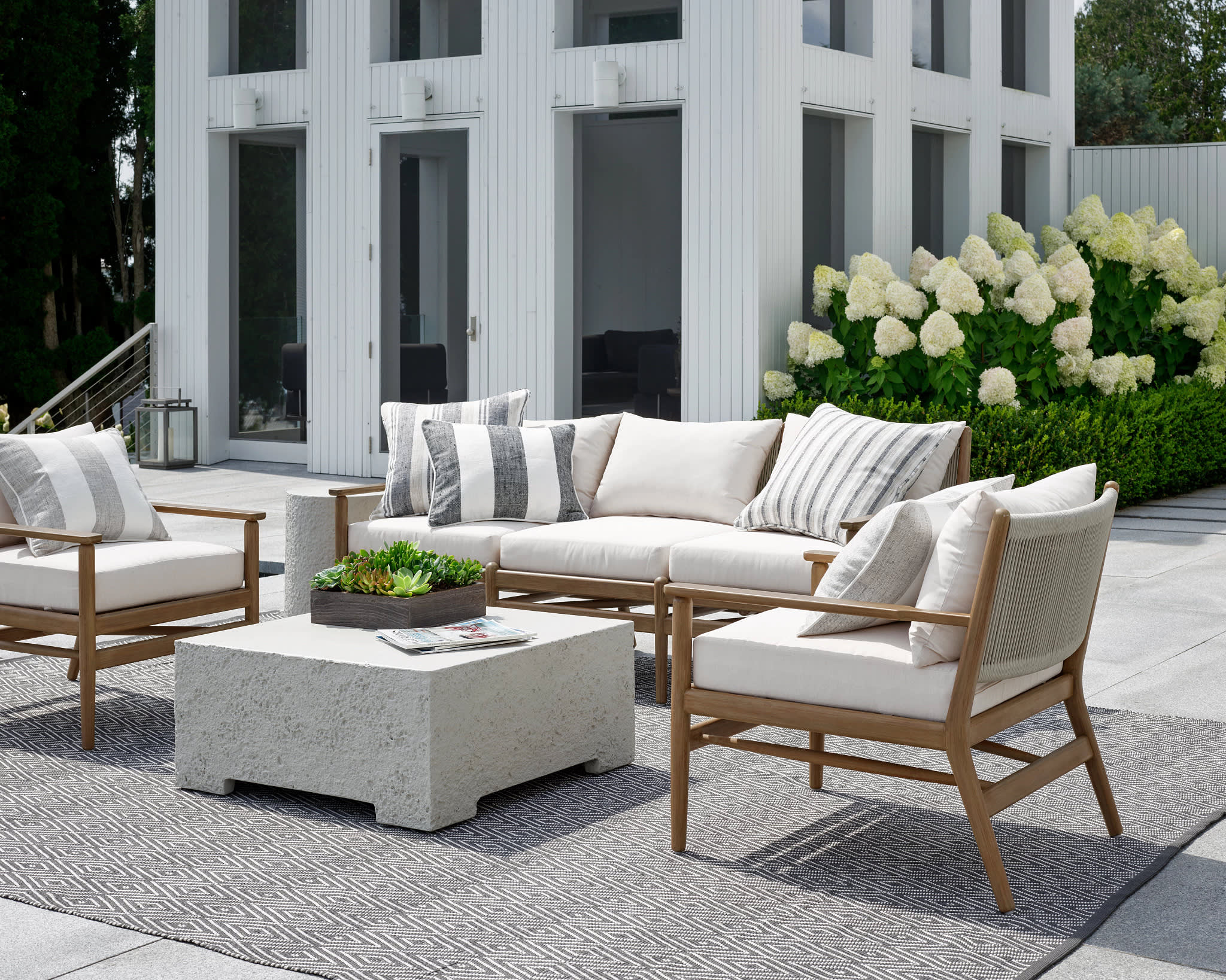 Diamond Handwoven Indoor/Outdoor Rug | Graphite/Ivory - Image 2