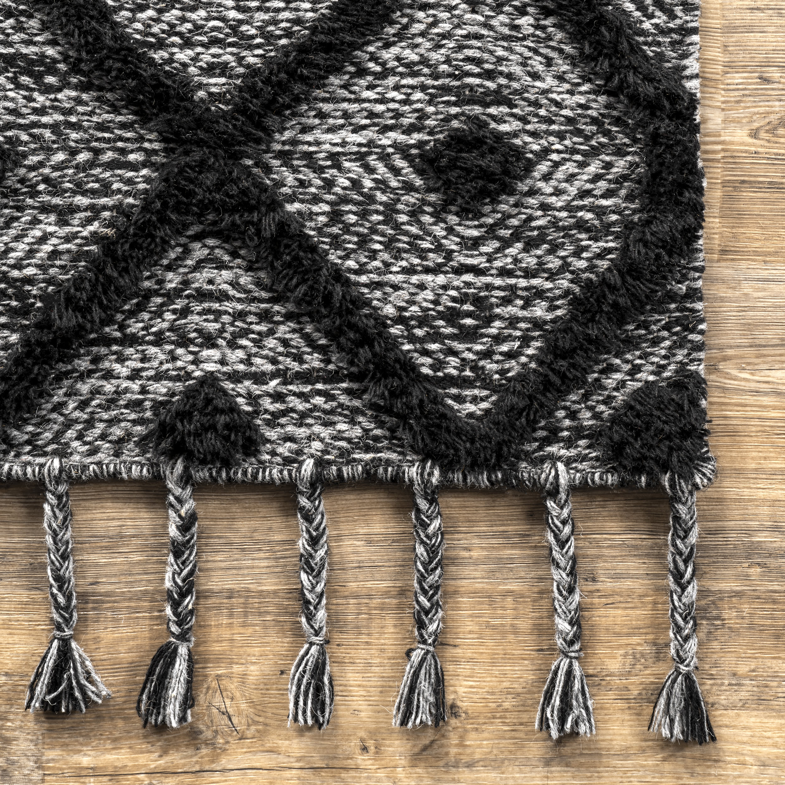Diamond Textured Trellis Tassel Rug | Dark Grey - Image 3