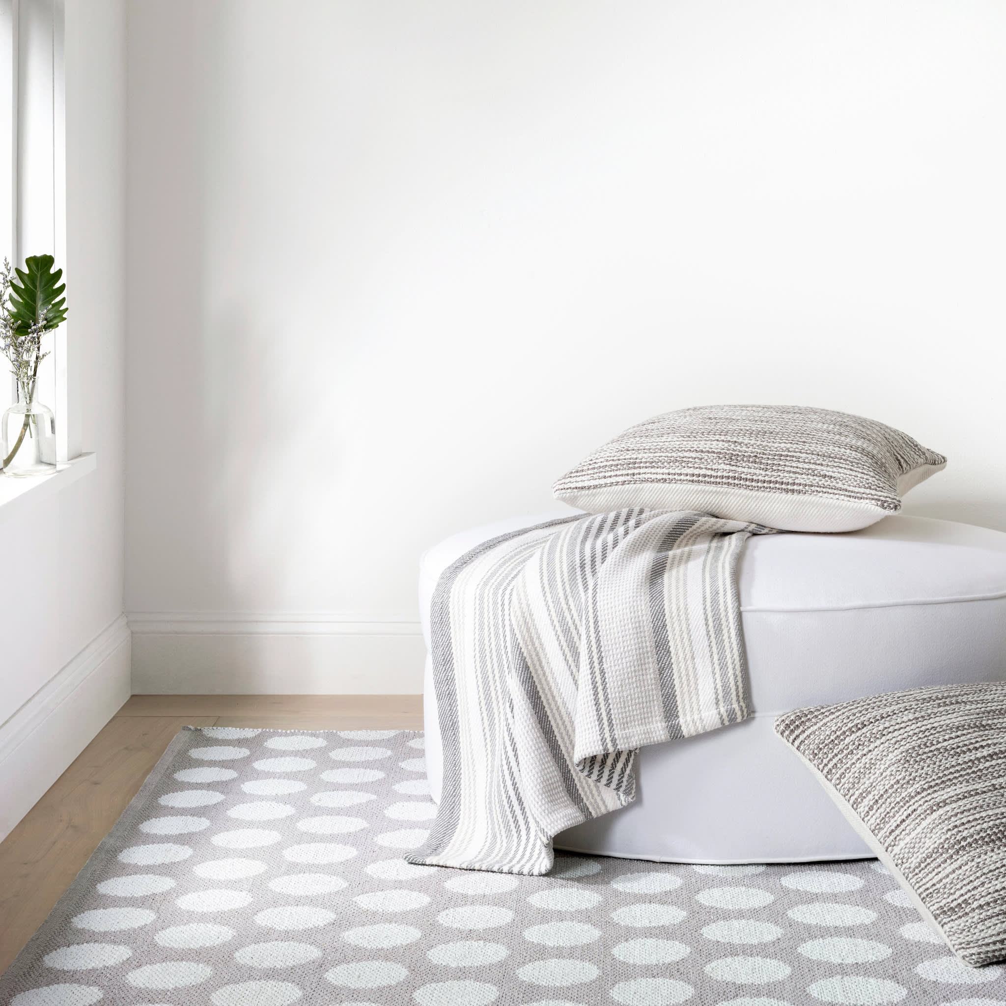 Dot Handwoven Indoor/Outdoor Rug | Grey - Image 2