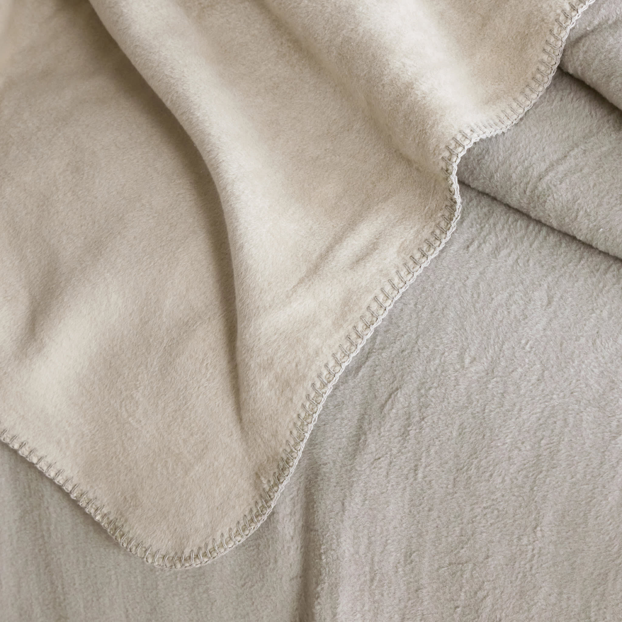 Faro Fleece Blanket | Grey - Image 3