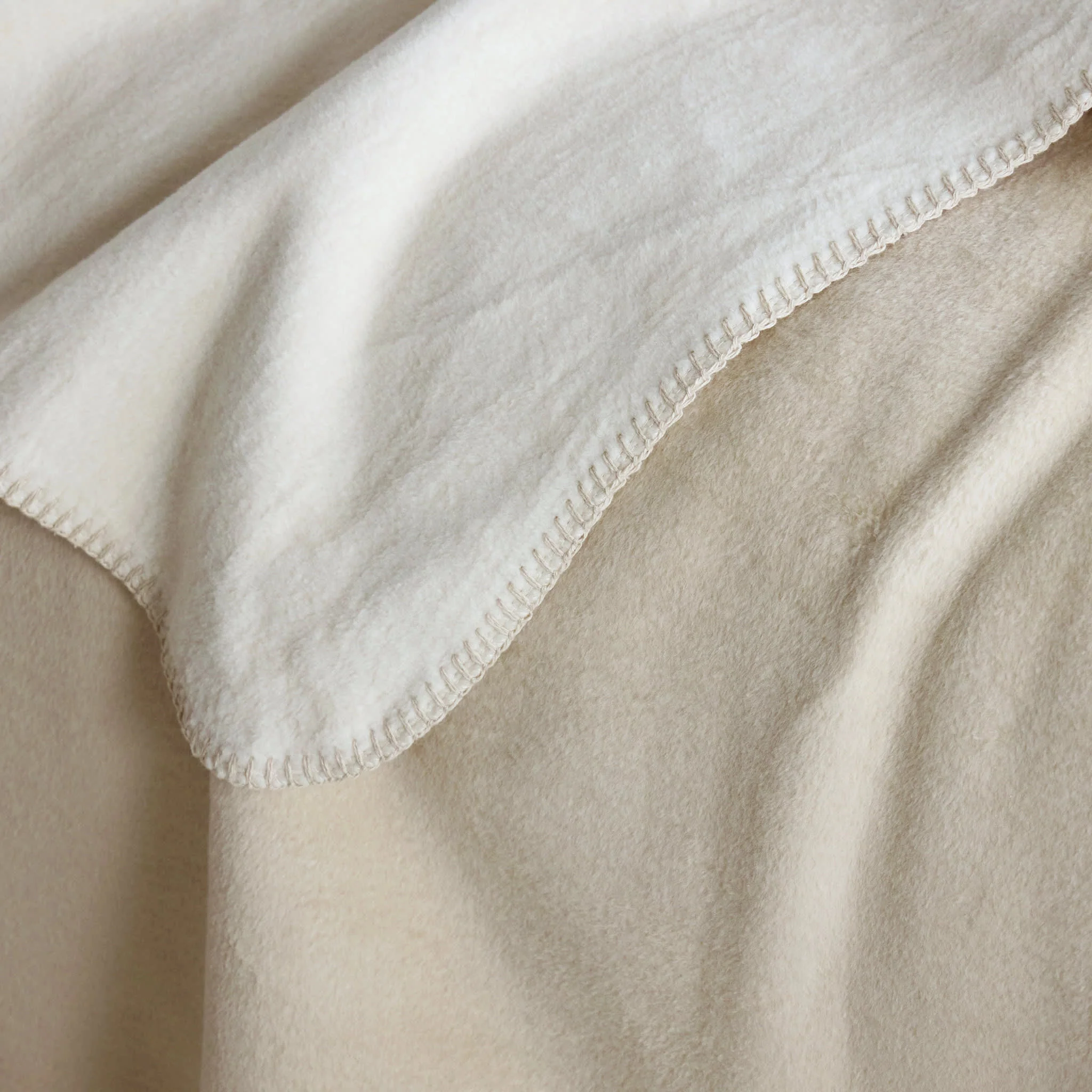 Faro Fleece Blanket | Natural - Image 2