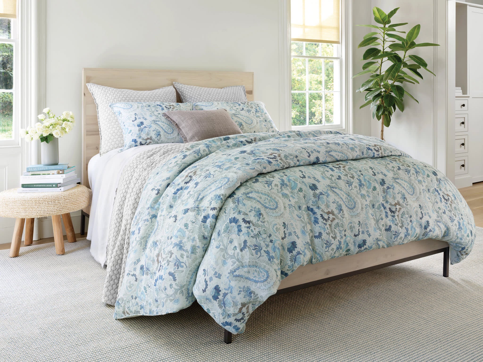 Lodi Matelasse Coverlet | Silver - Image 3