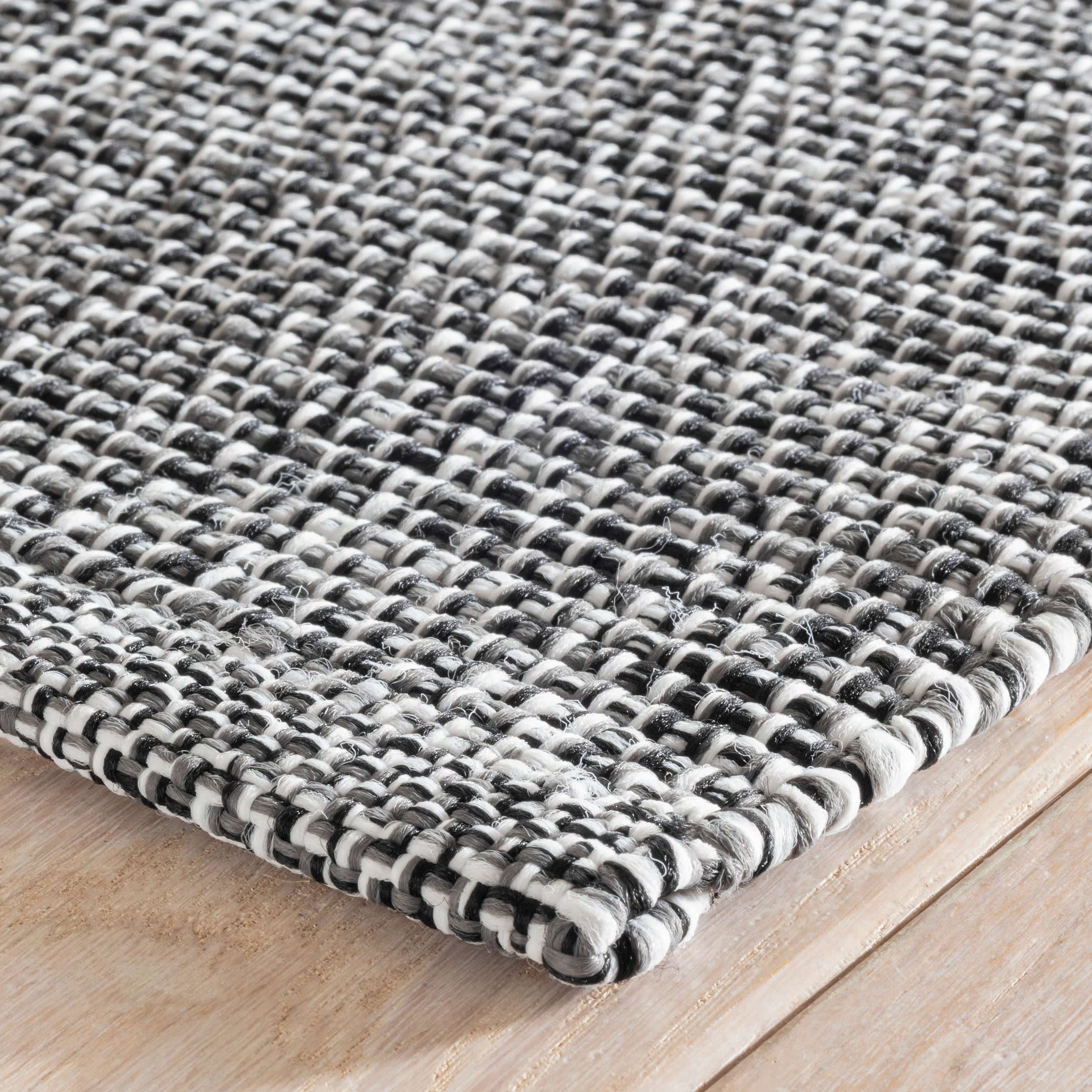 Fusion Handwoven Indoor/Outdoor Rug | Black - Image 4