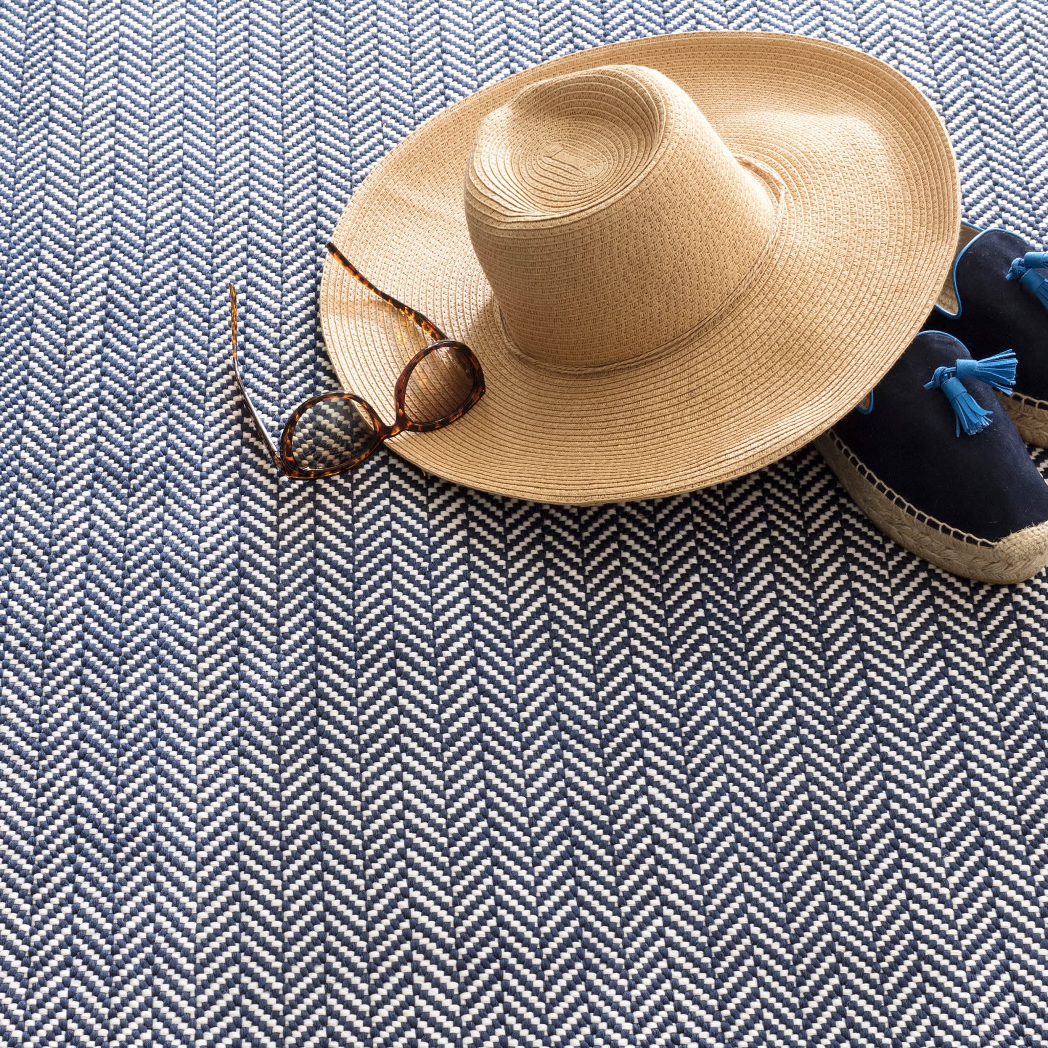 Herringbone Handwoven Indoor/Outdoor Custom Rug | Navy/Ivory - Image 3