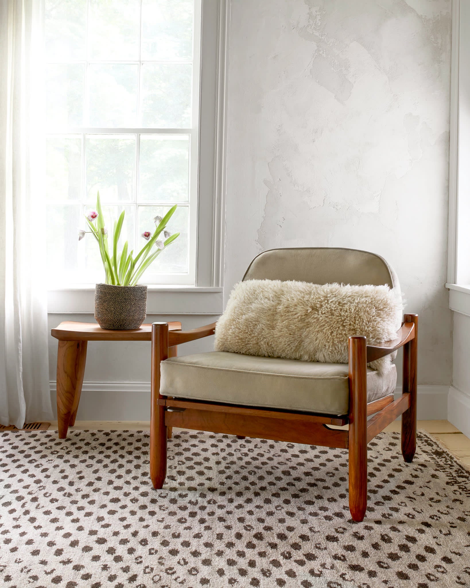 Hugo Hand Knotted Wool Rug | Black - Image 3