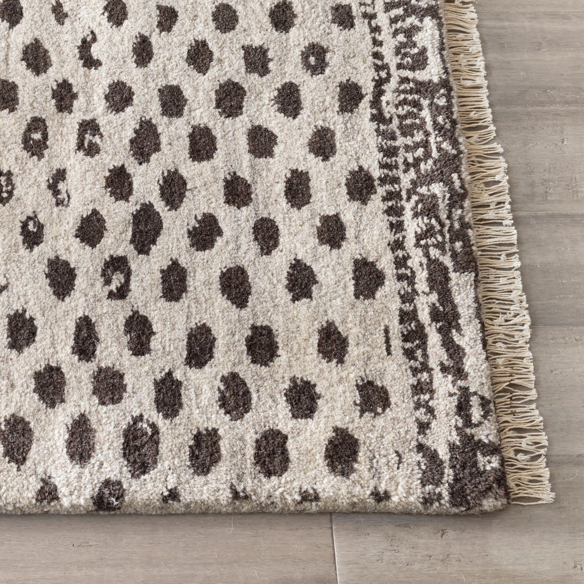 Hugo Hand Knotted Wool Rug | Black - Image 4