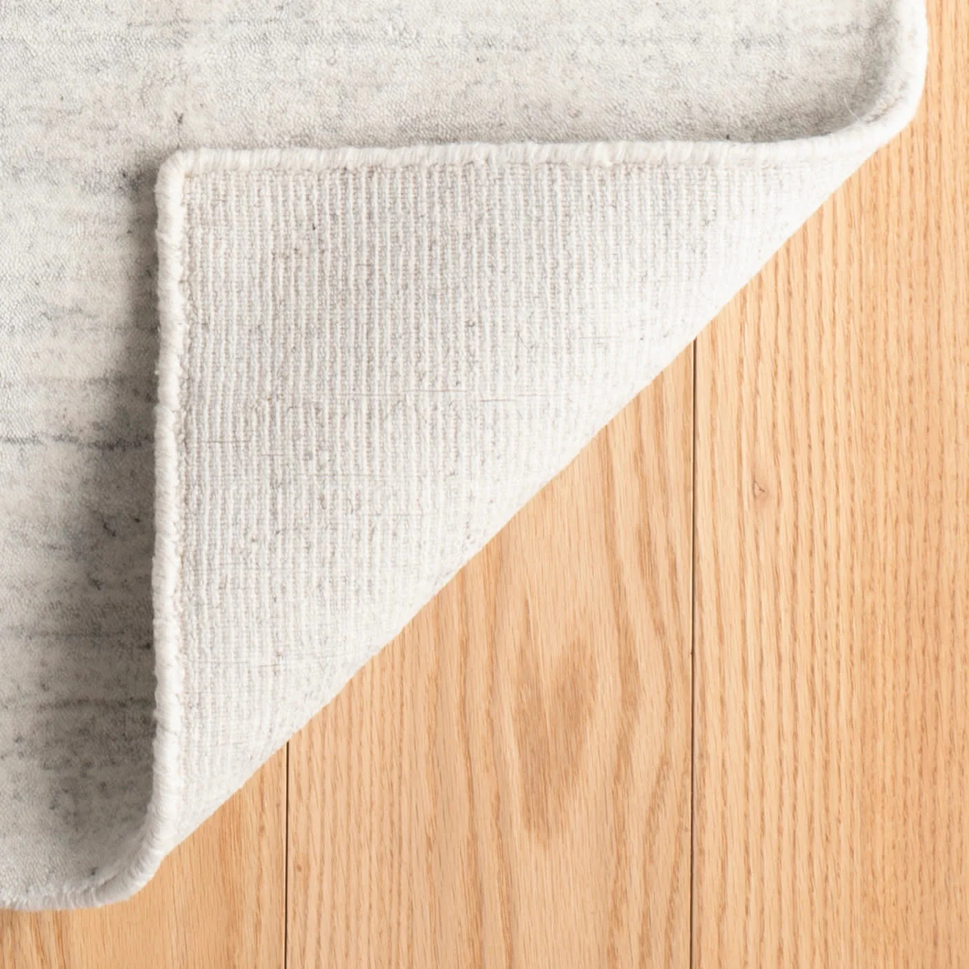 Icelandia Hand Knotted Viscose Rug | White - Image 4