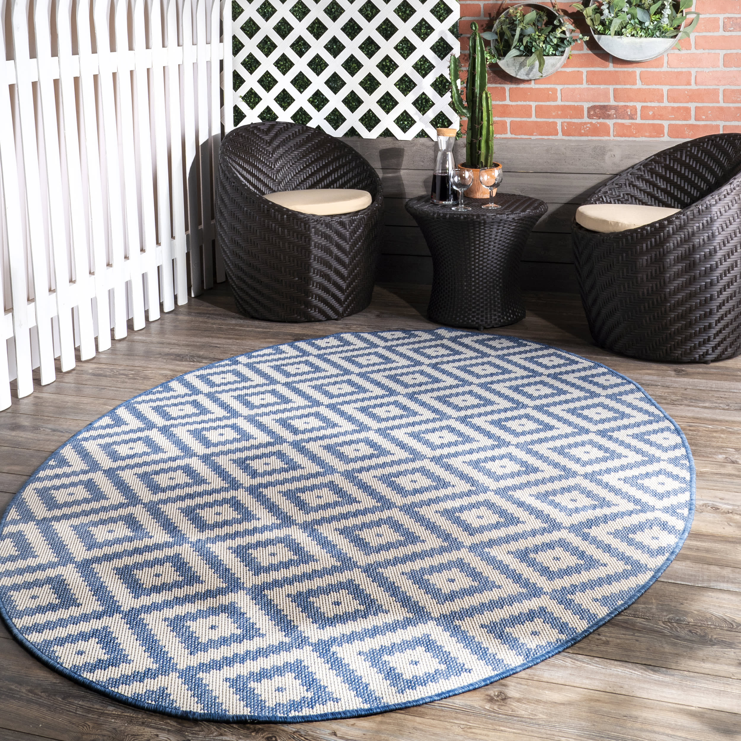 Indoor/Outdoor Diamond Trellis Rug | Blue - Image 2