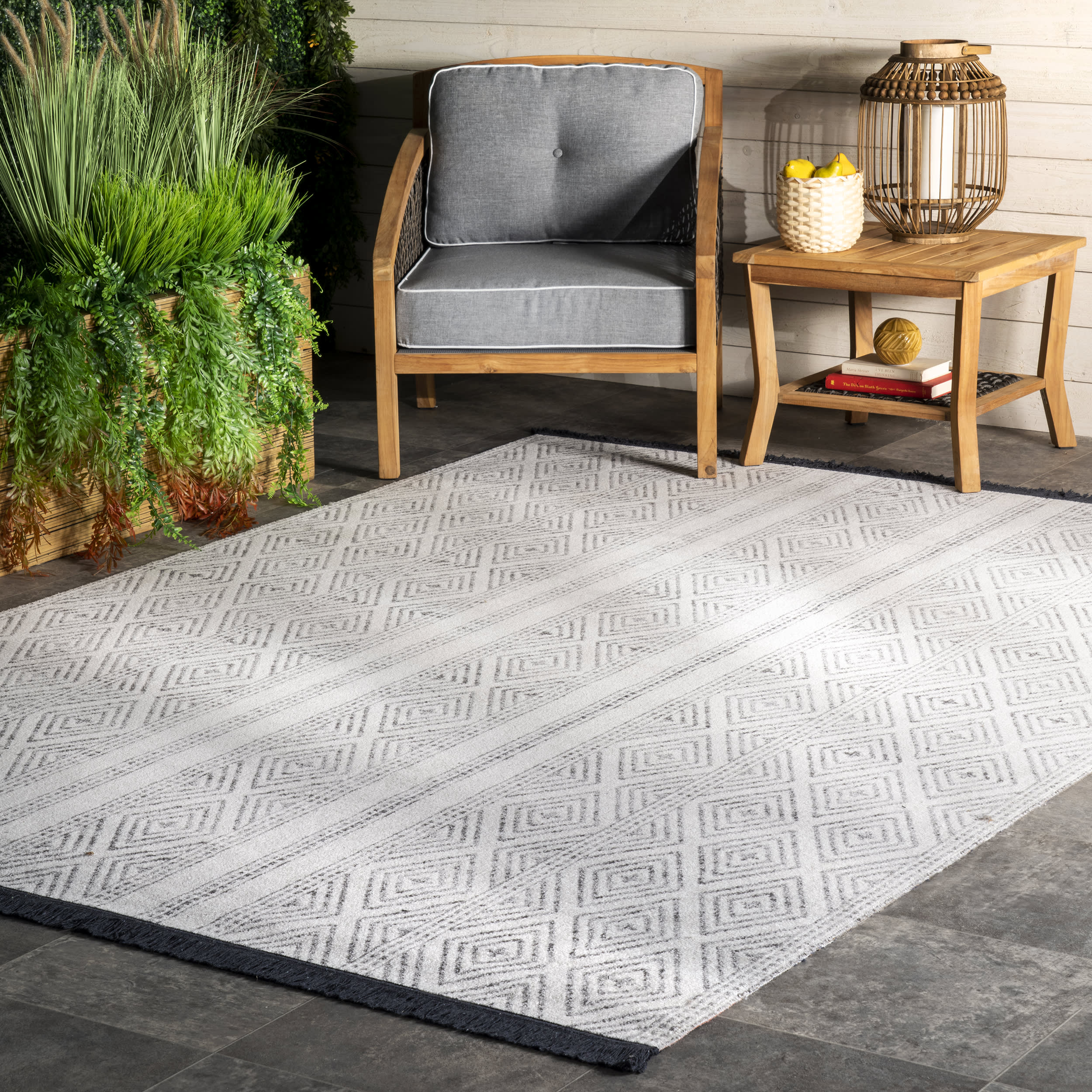 Indoor/Outdoor Striped With Tassels Rug | Grey - Image 2