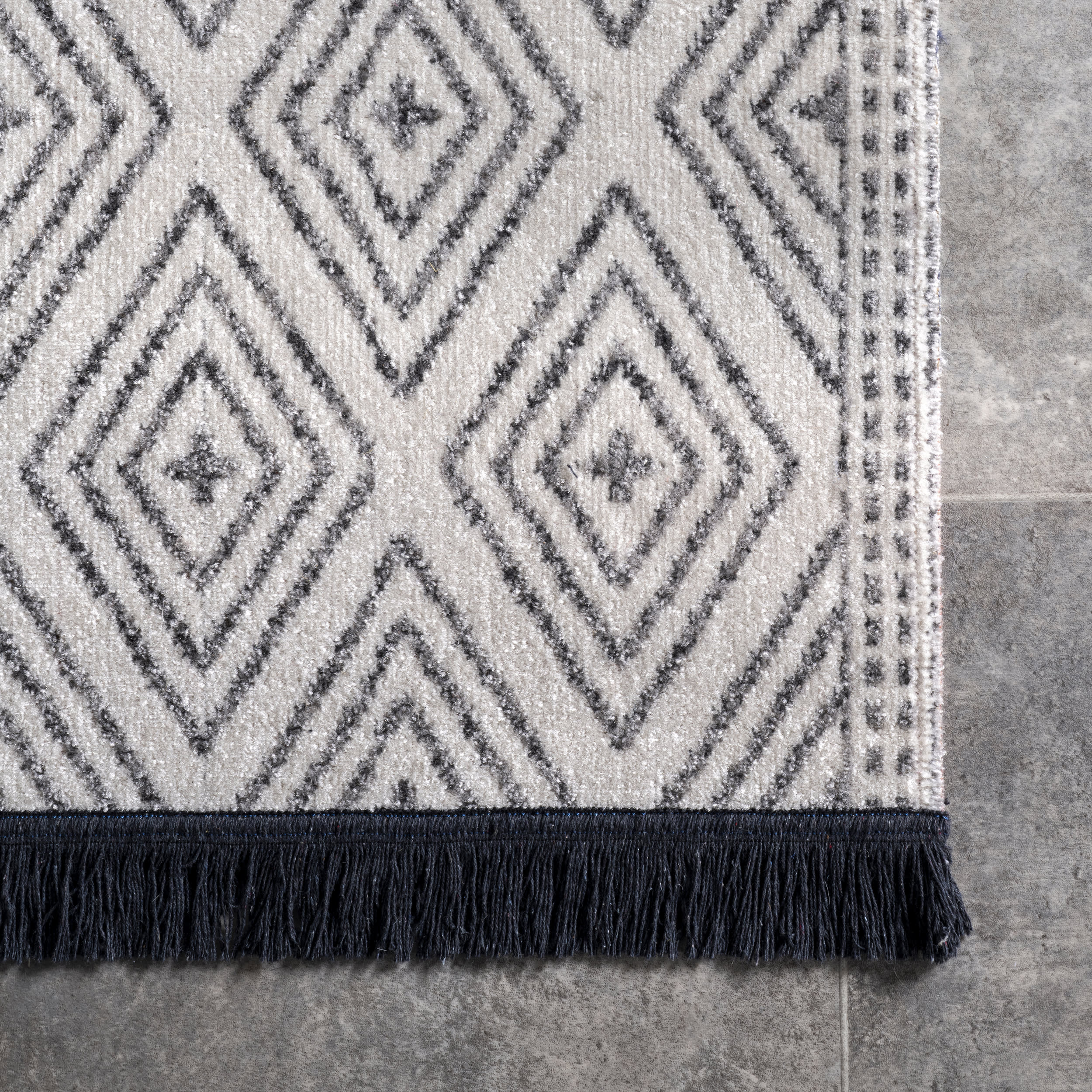 Indoor/Outdoor Striped With Tassels Rug | Grey - Image 3