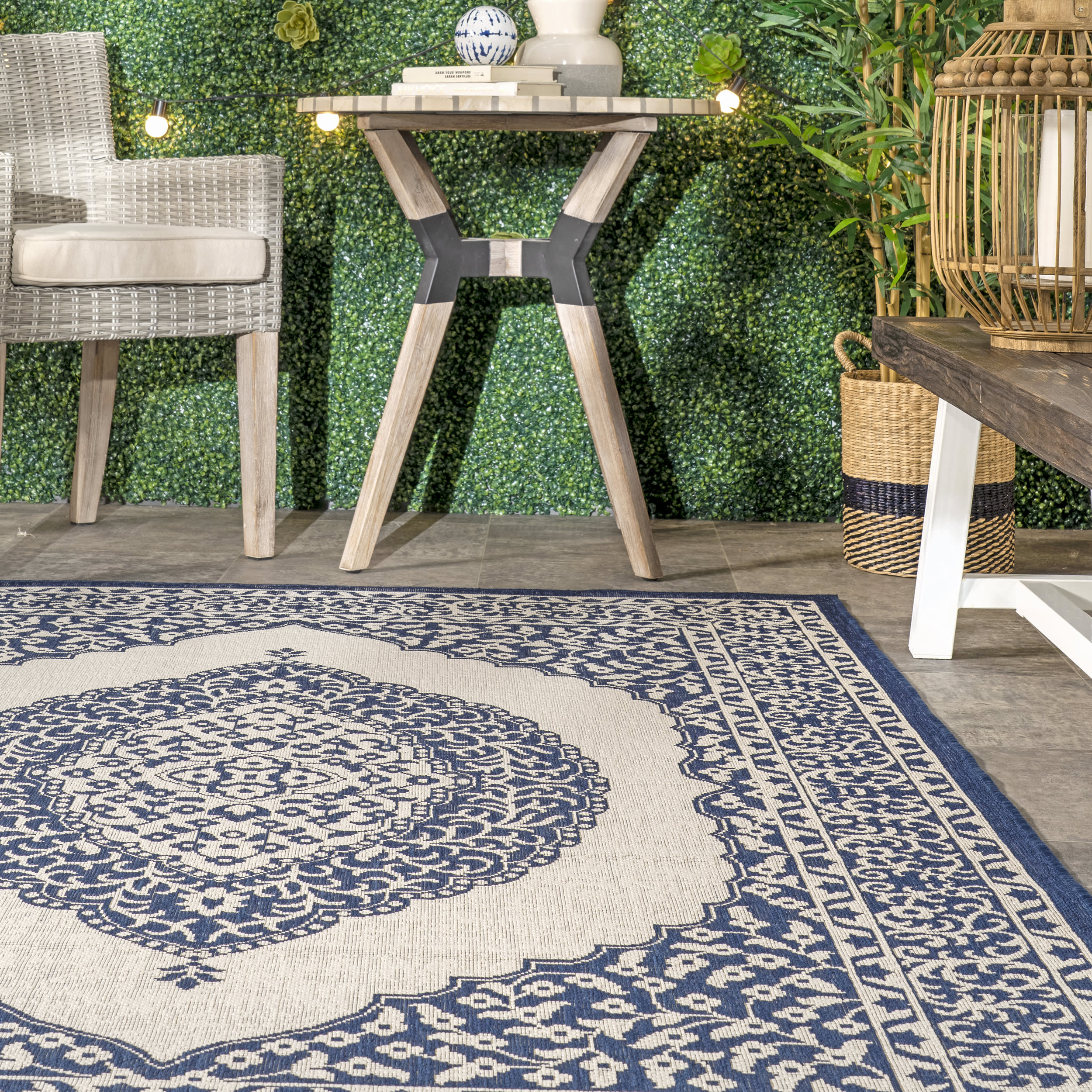 Iris Medallion Indoor/Outdoor Rug | Navy - Image 4