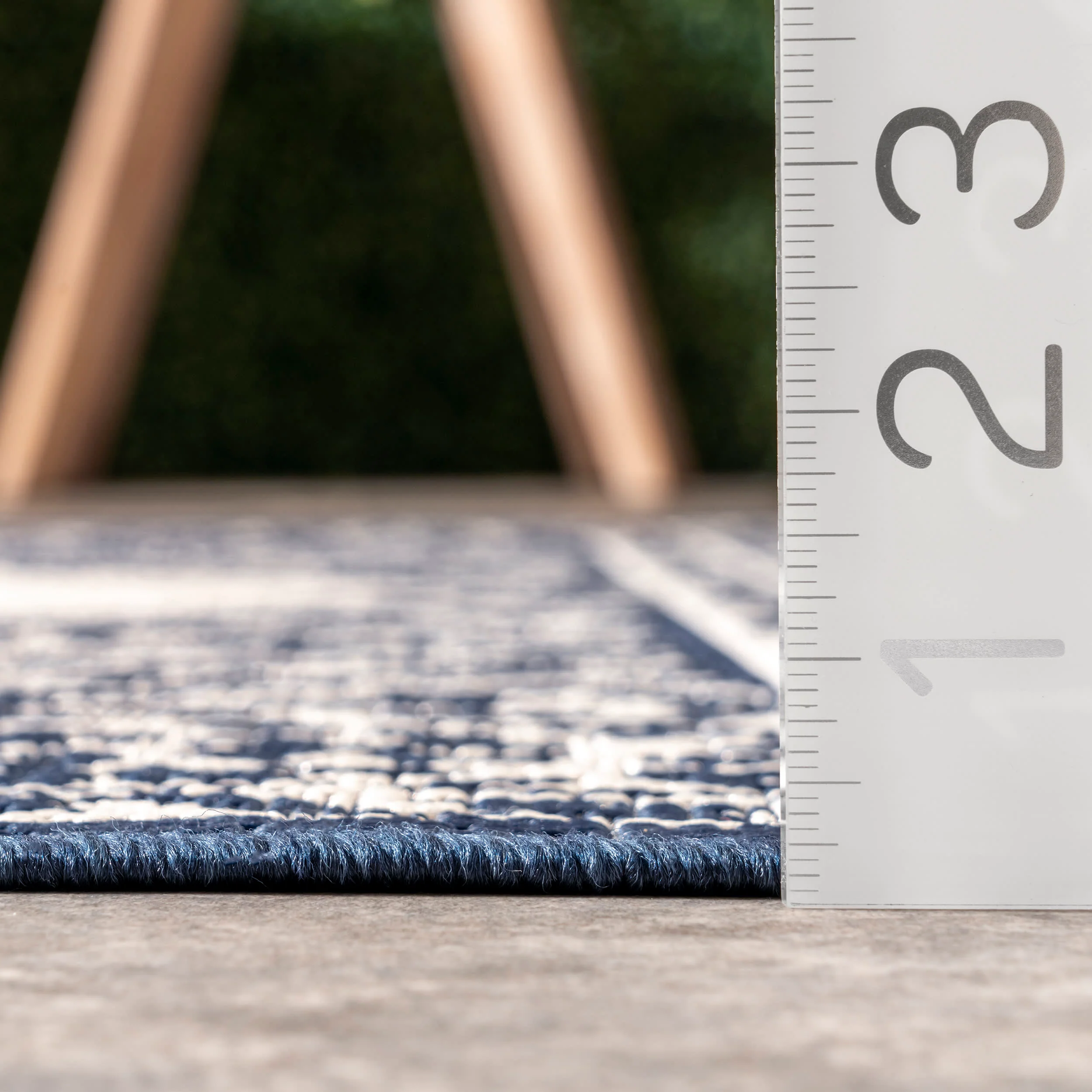 Iris Medallion Indoor/Outdoor Rug | Navy - Image 5