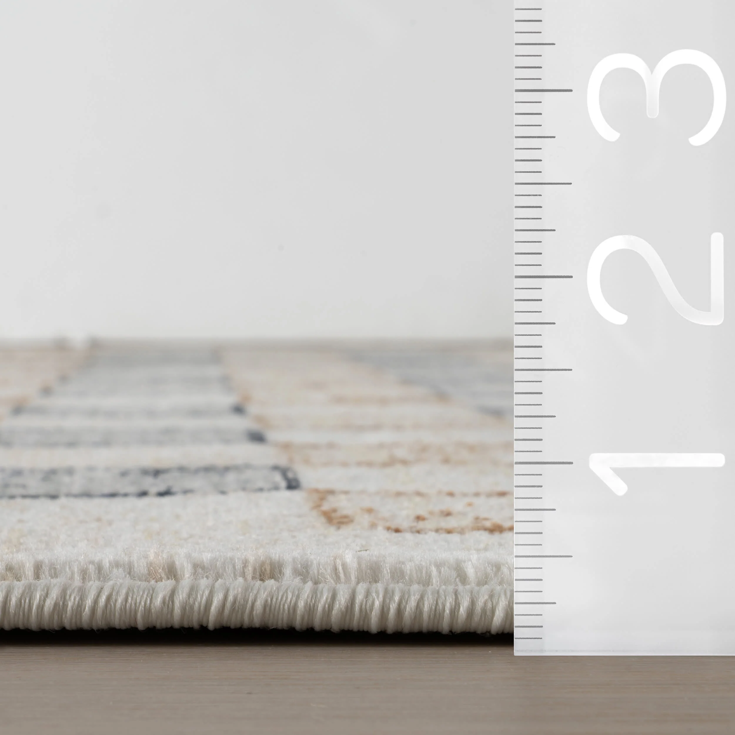 Izenna Modern Checkered Rug | Beige - Image 5