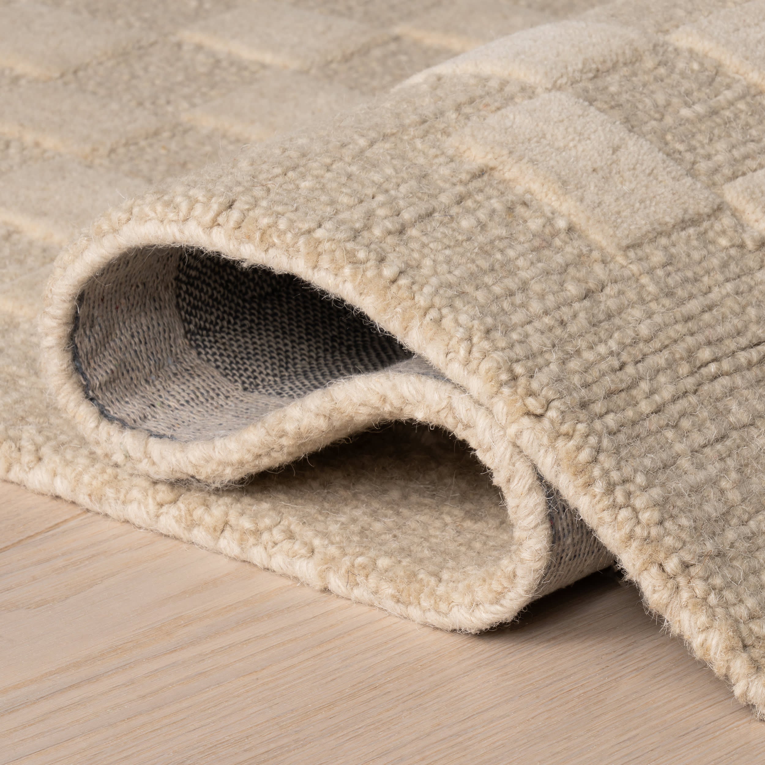 Linthea Modern Checkered Handmade Wool Rug | Ivory - Image 3