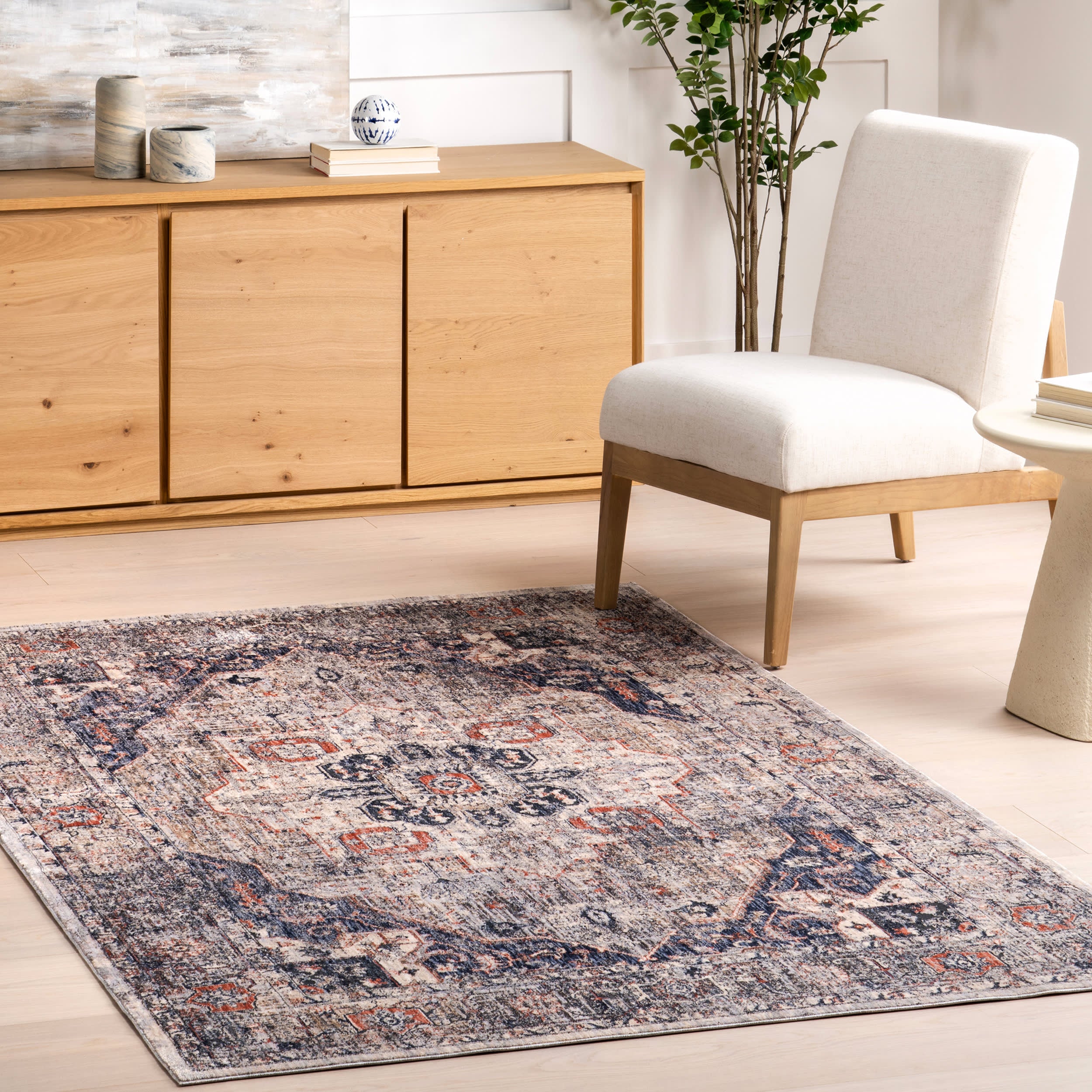 Maud Traditional Vintage Rug | Navy - Image 2