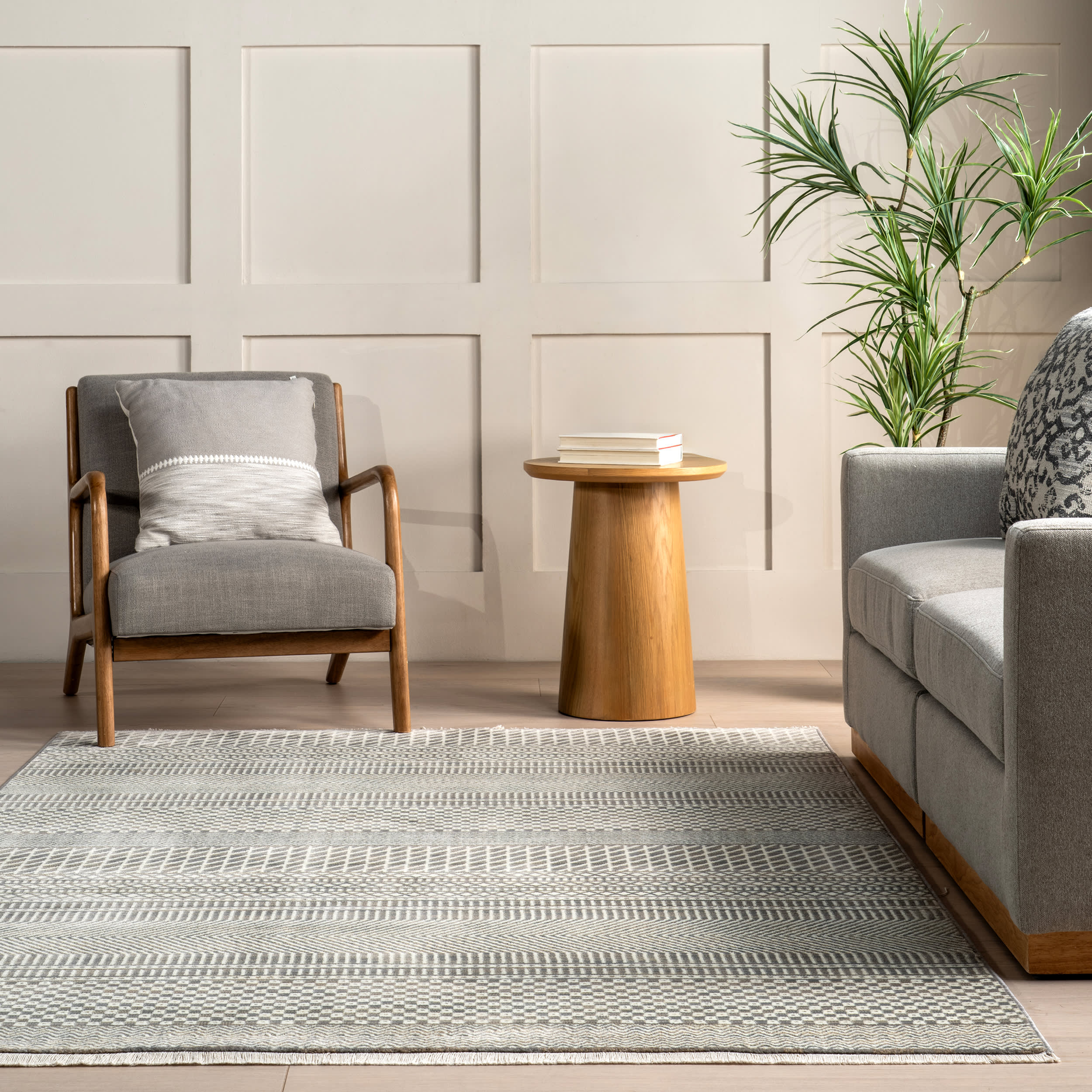 Maude Geometric Traditional Fringed Rug | Light Grey - Image 4