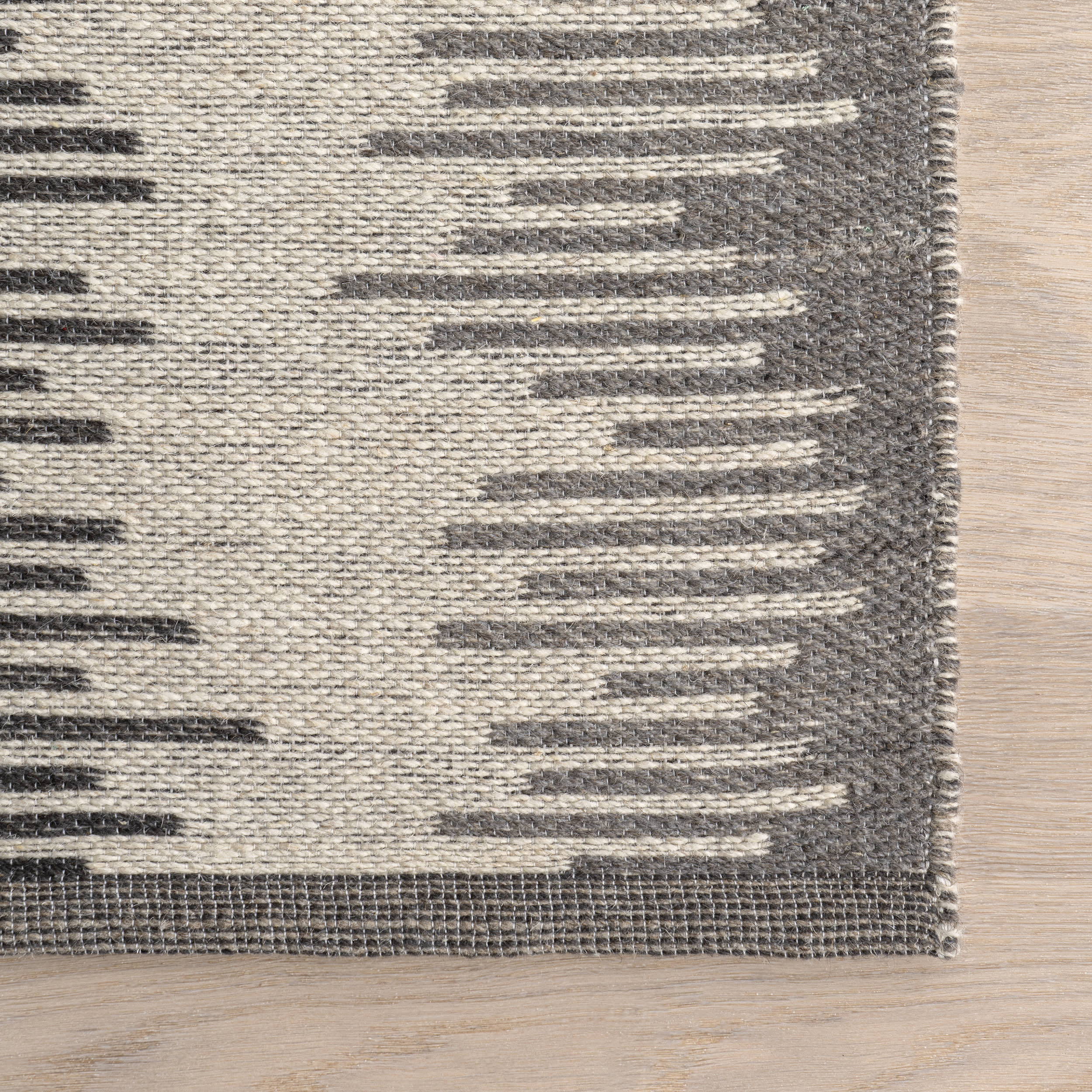 Memento Abstract Reversible Wool Rug | Charcoal - Image 4