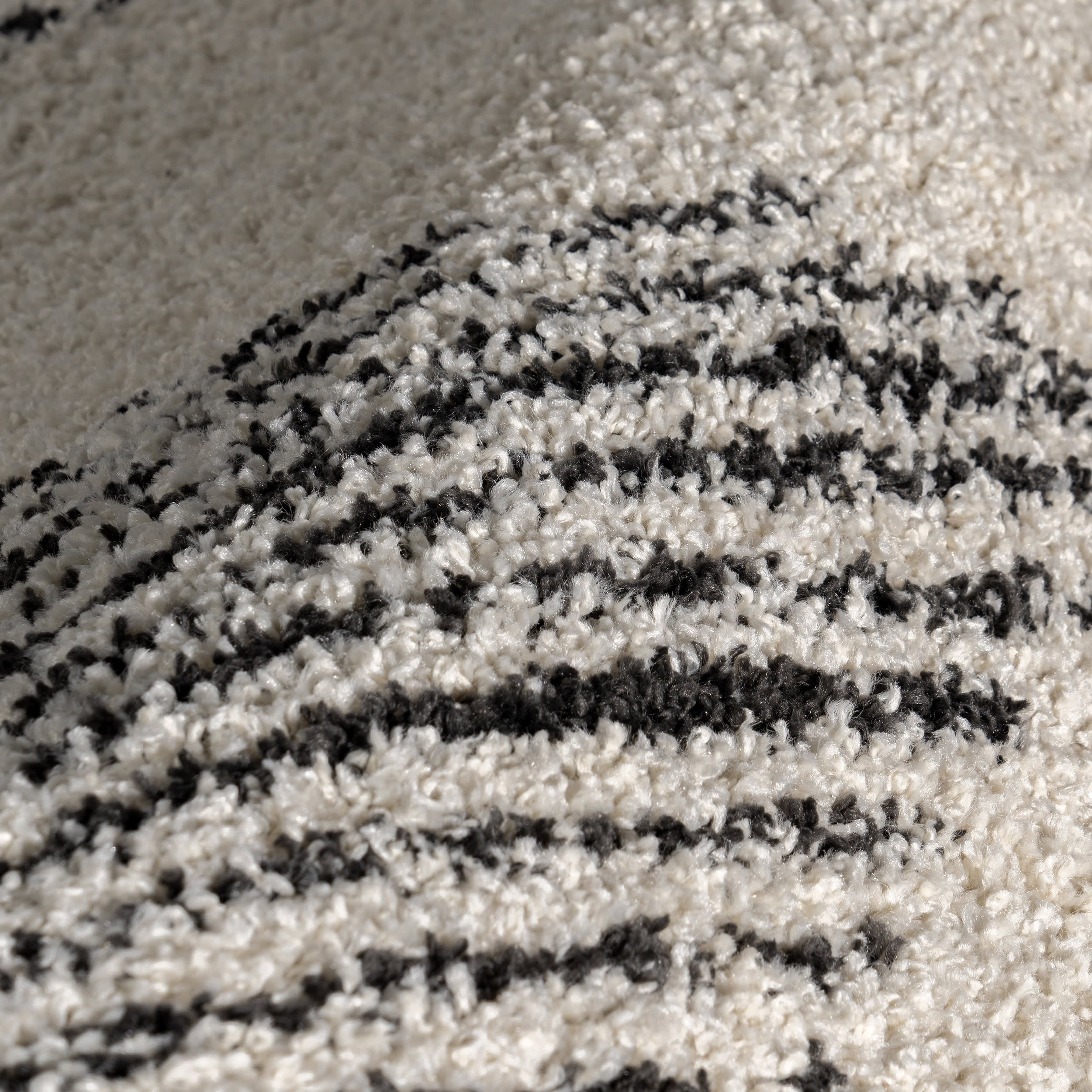 Moroccan Diamond Pinstripes Tassel Rug | Off White - Image 3