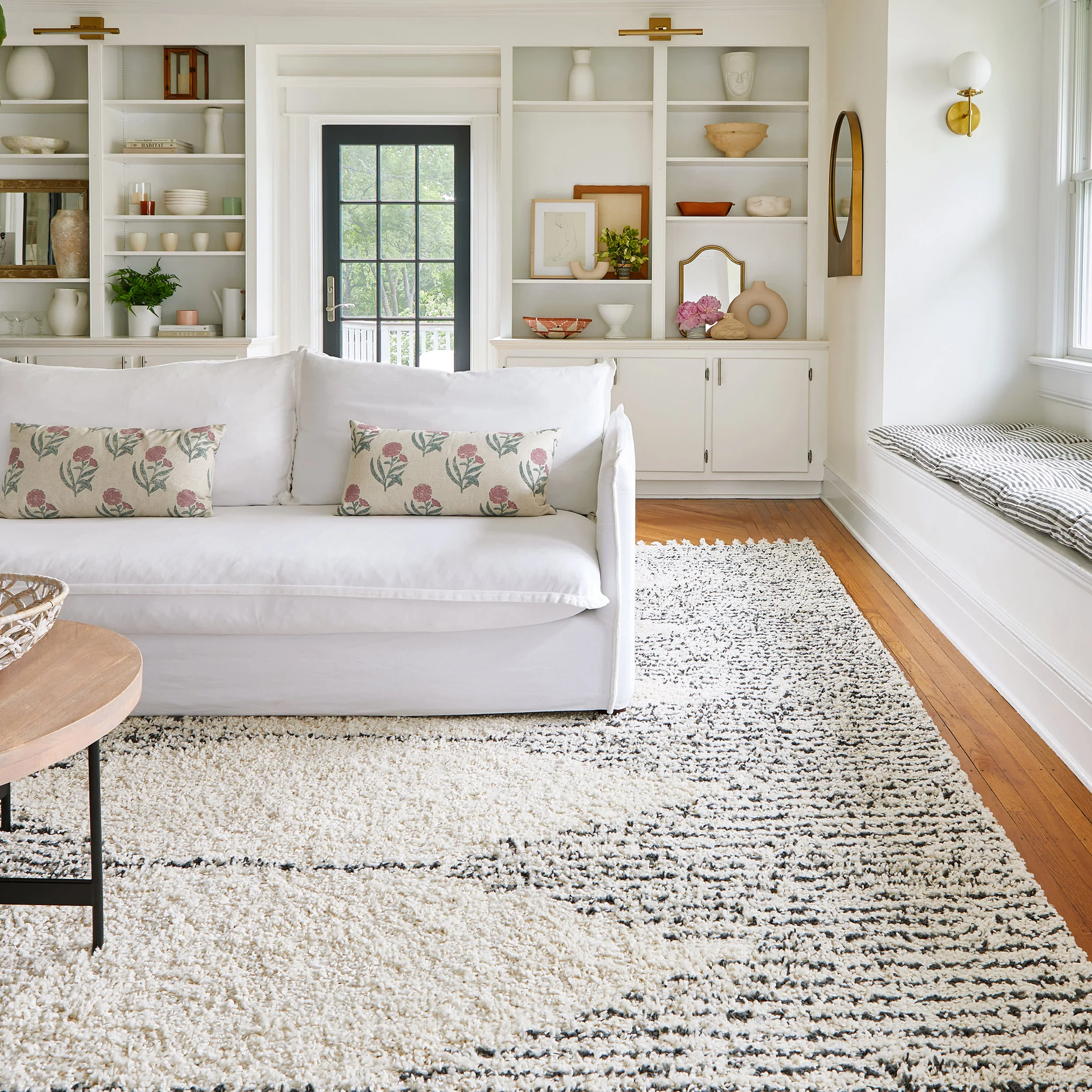Moroccan Diamond Pinstripes Tassel Rug | Off White - Image 2