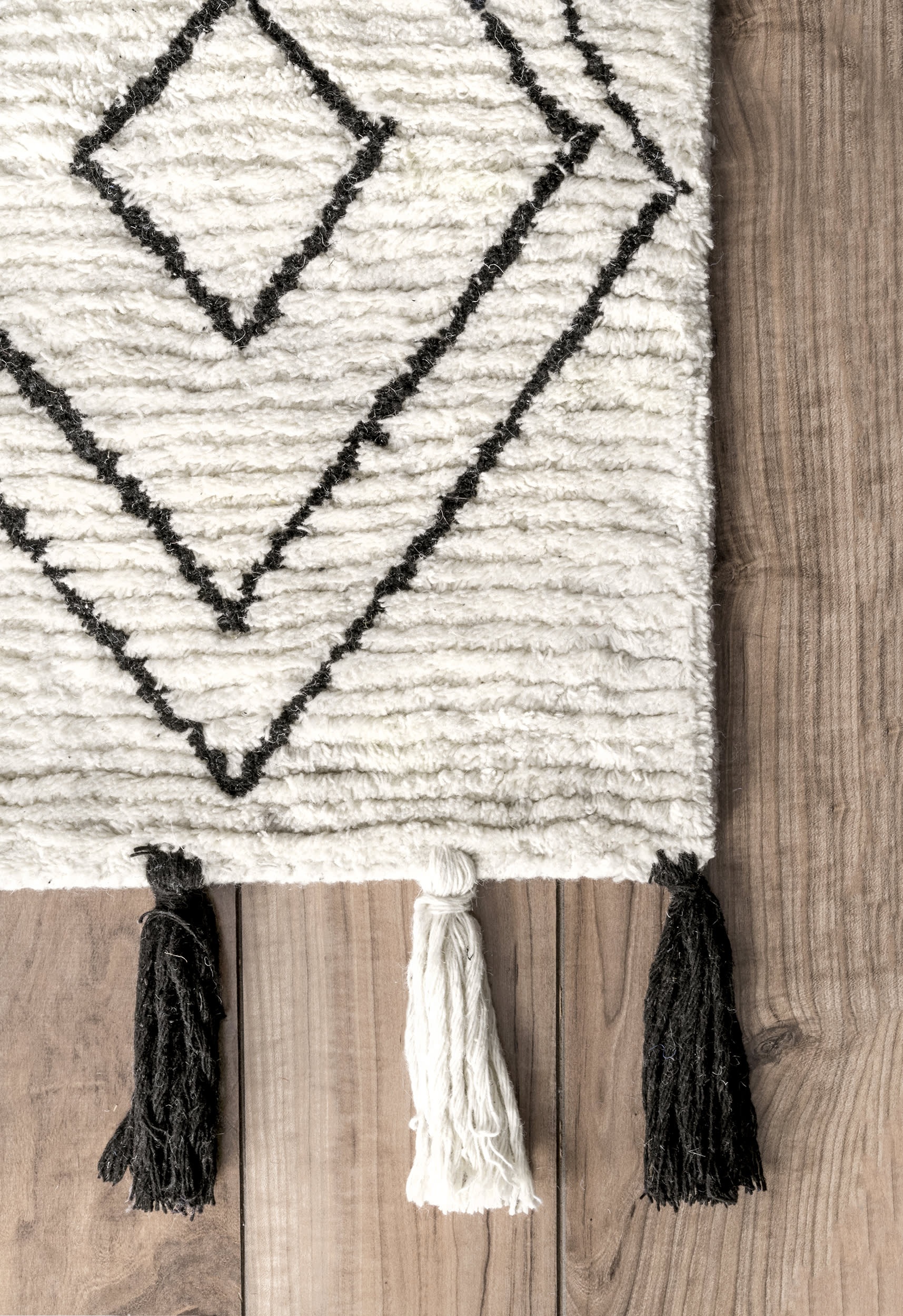 Moroccan Diamond Tassel Rug | Ivory - Image 3