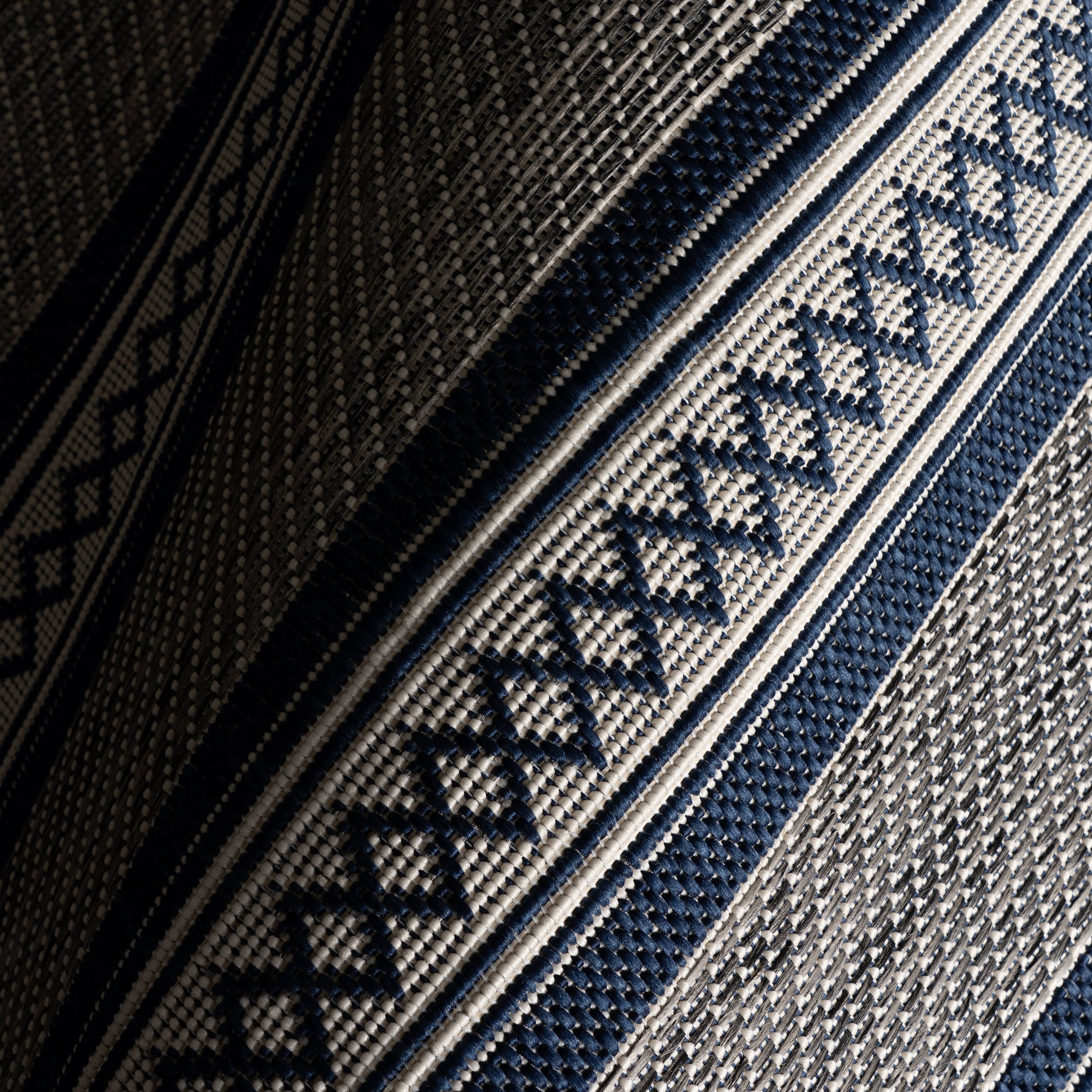 Oristela Modern Abstract Indoor/Outdoor Rug | Navy - Image 3