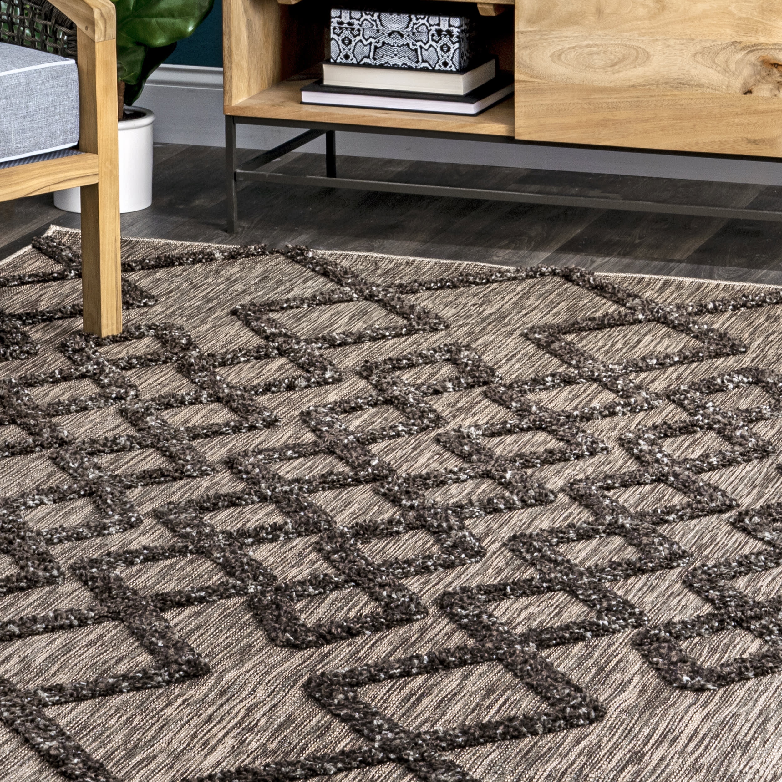 Raised Pendant Striped Rug | Brown - Image 4