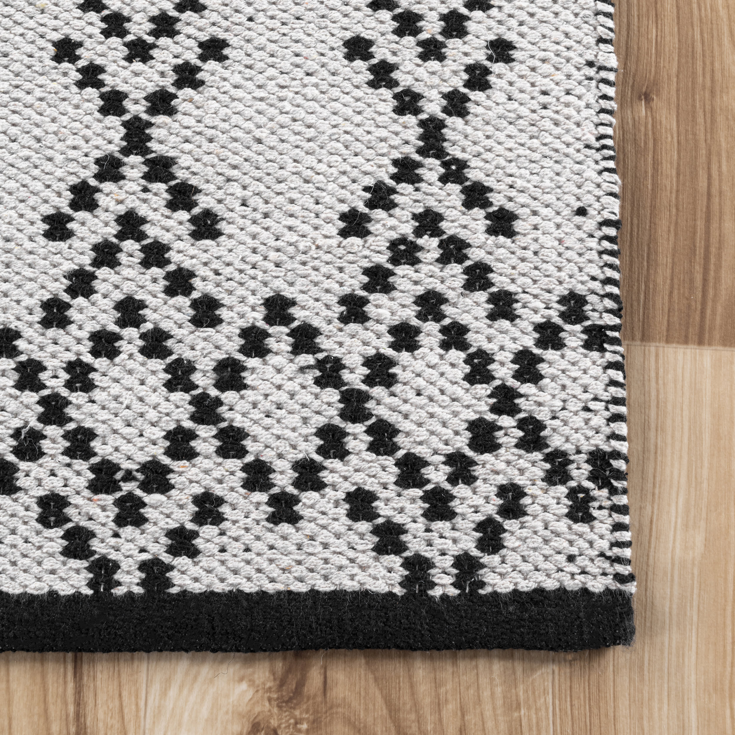 Reversible Cotton Crosshatched Trellis Rug | Ivory - Image 3