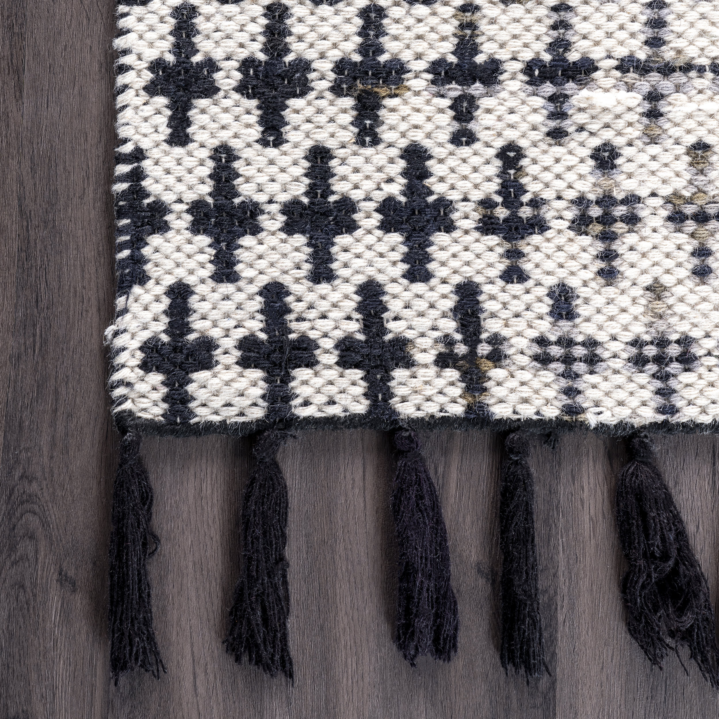 Reversible Faded Crosses Tassel Rug | Ivory - Image 3