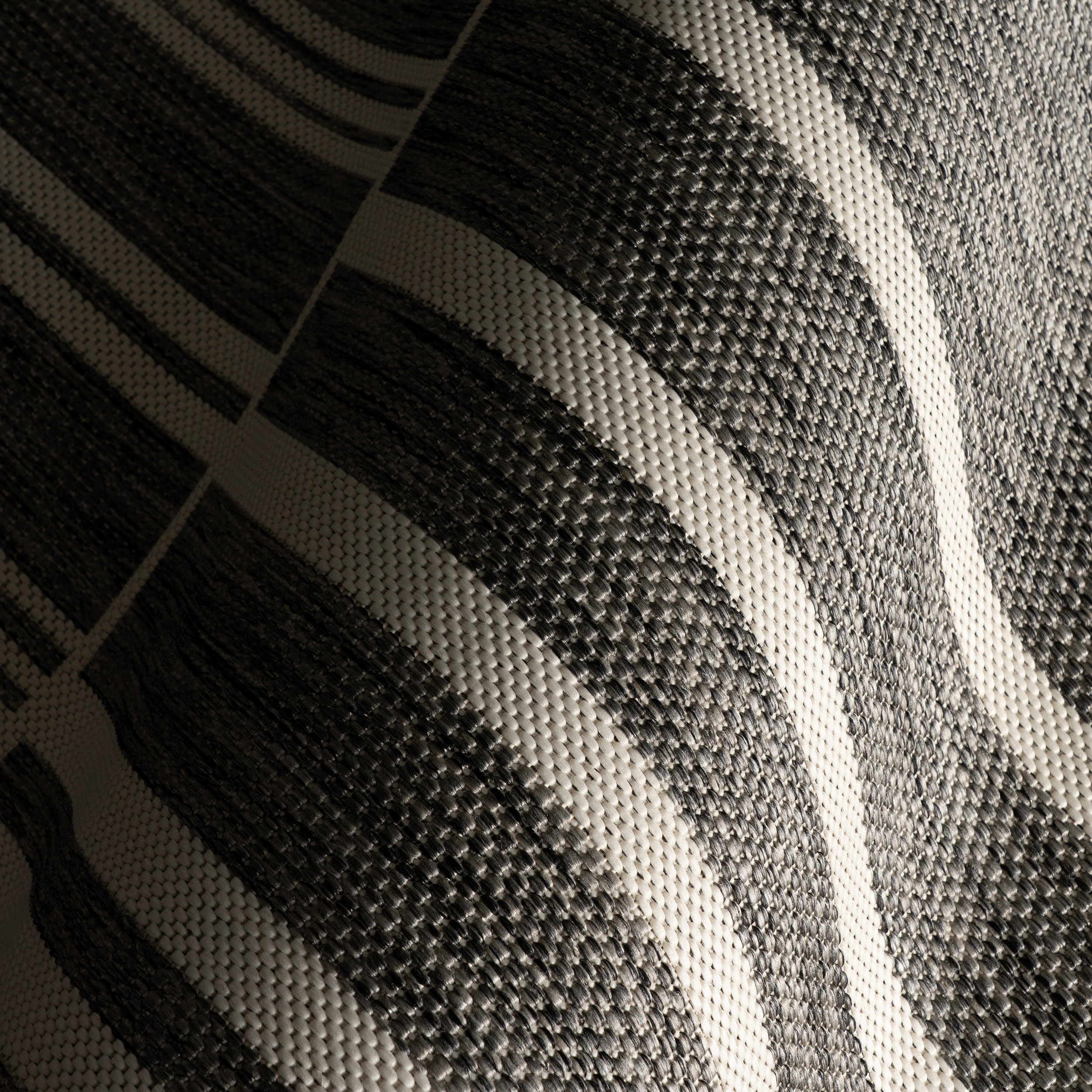 Saveta Modern Geometric Indoor/Outdoor Rug | Grey - Image 3