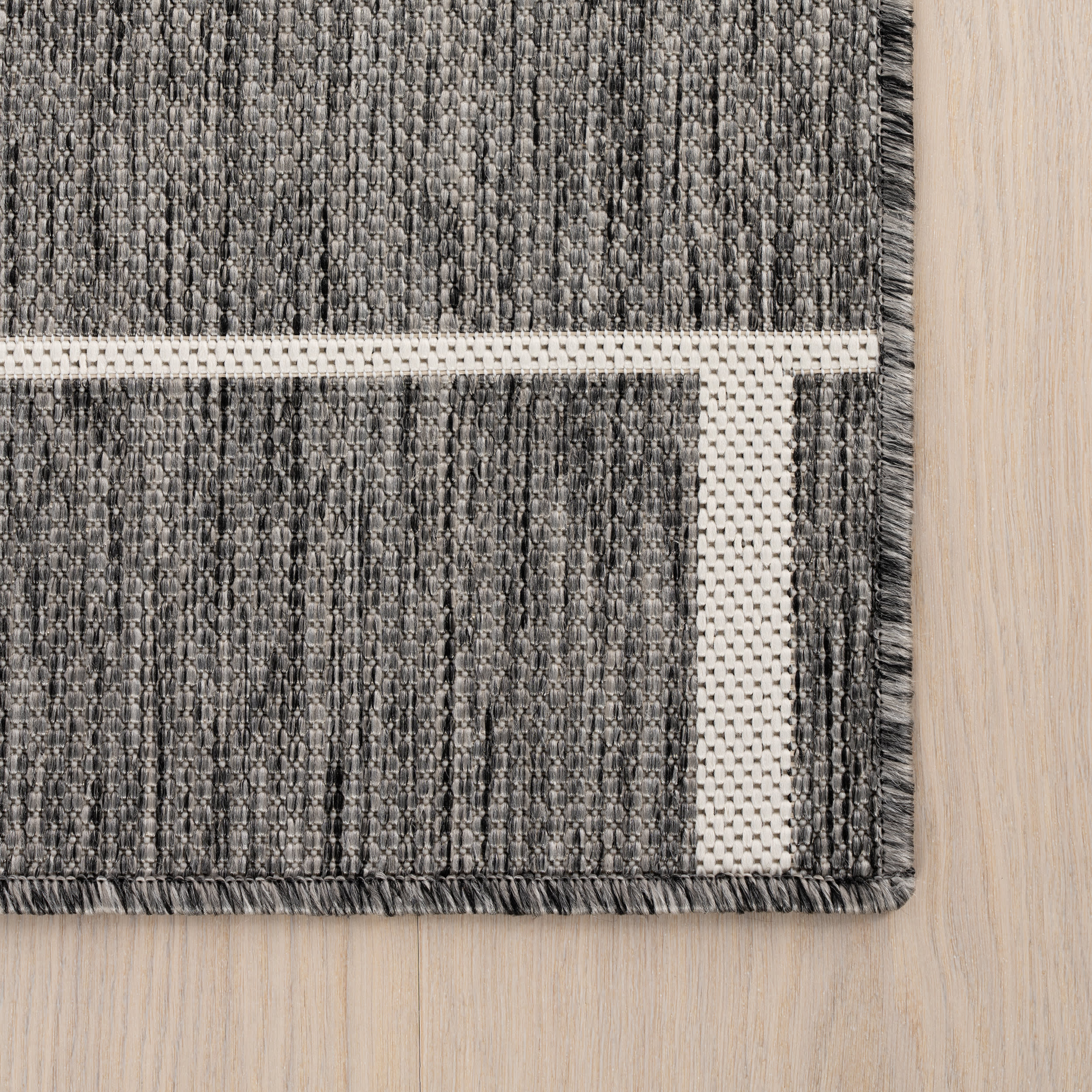 Saveta Modern Geometric Indoor/Outdoor Rug | Grey - Image 4