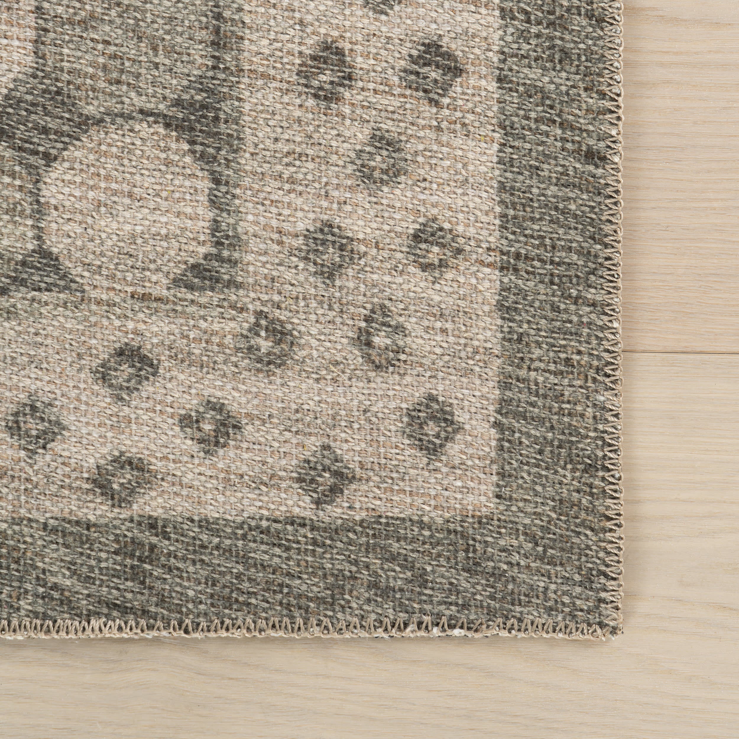 Selima Traditional Geometric Washable Rug | Green - Image 4
