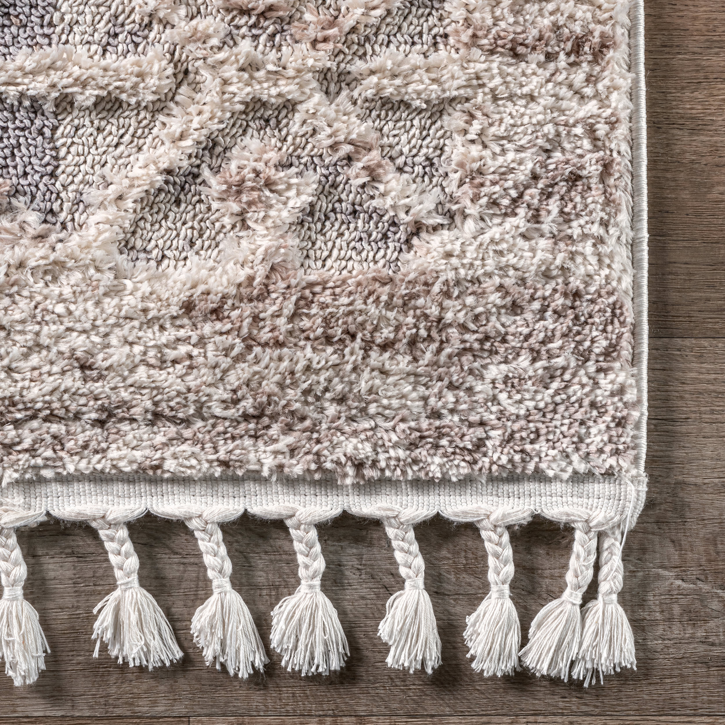 Shaggy Barbed Medallion Tassel Rug | Beige - Image 3