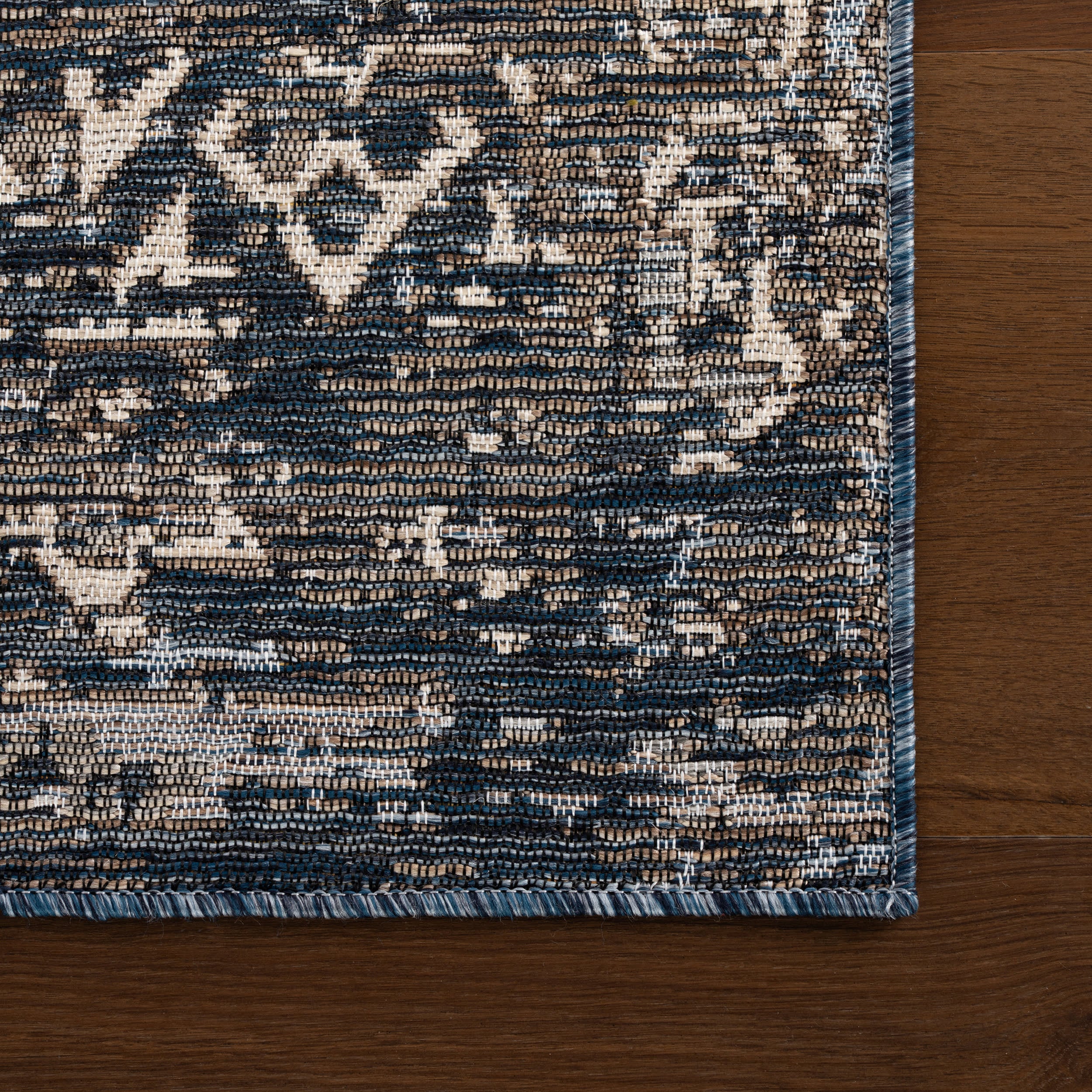 Solia Traditional Medallion Indoor/Outdoor Rug | Navy - Image 4