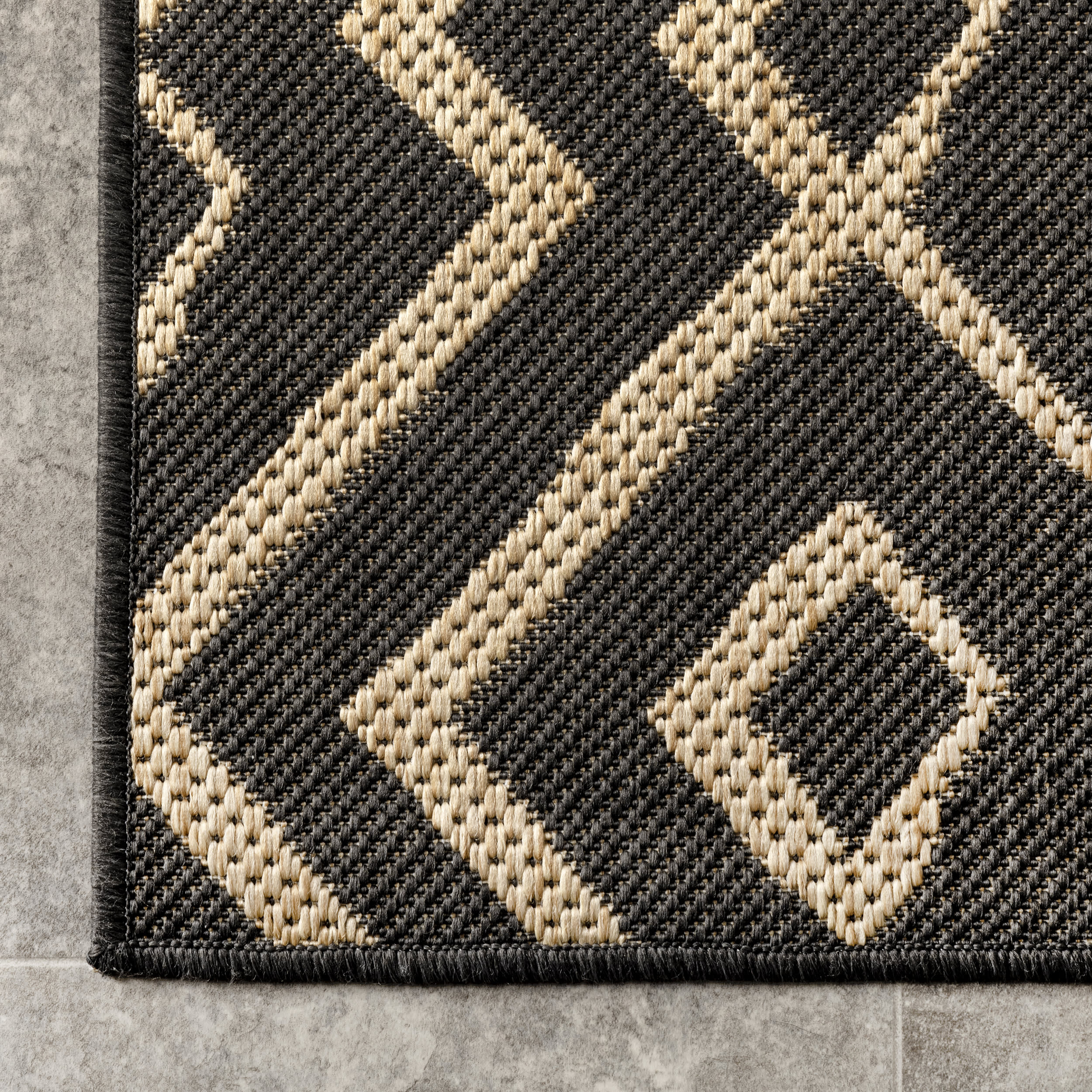 Spearhead Trellis Indoor/Outdoor Rug | Charcoal - Image 3