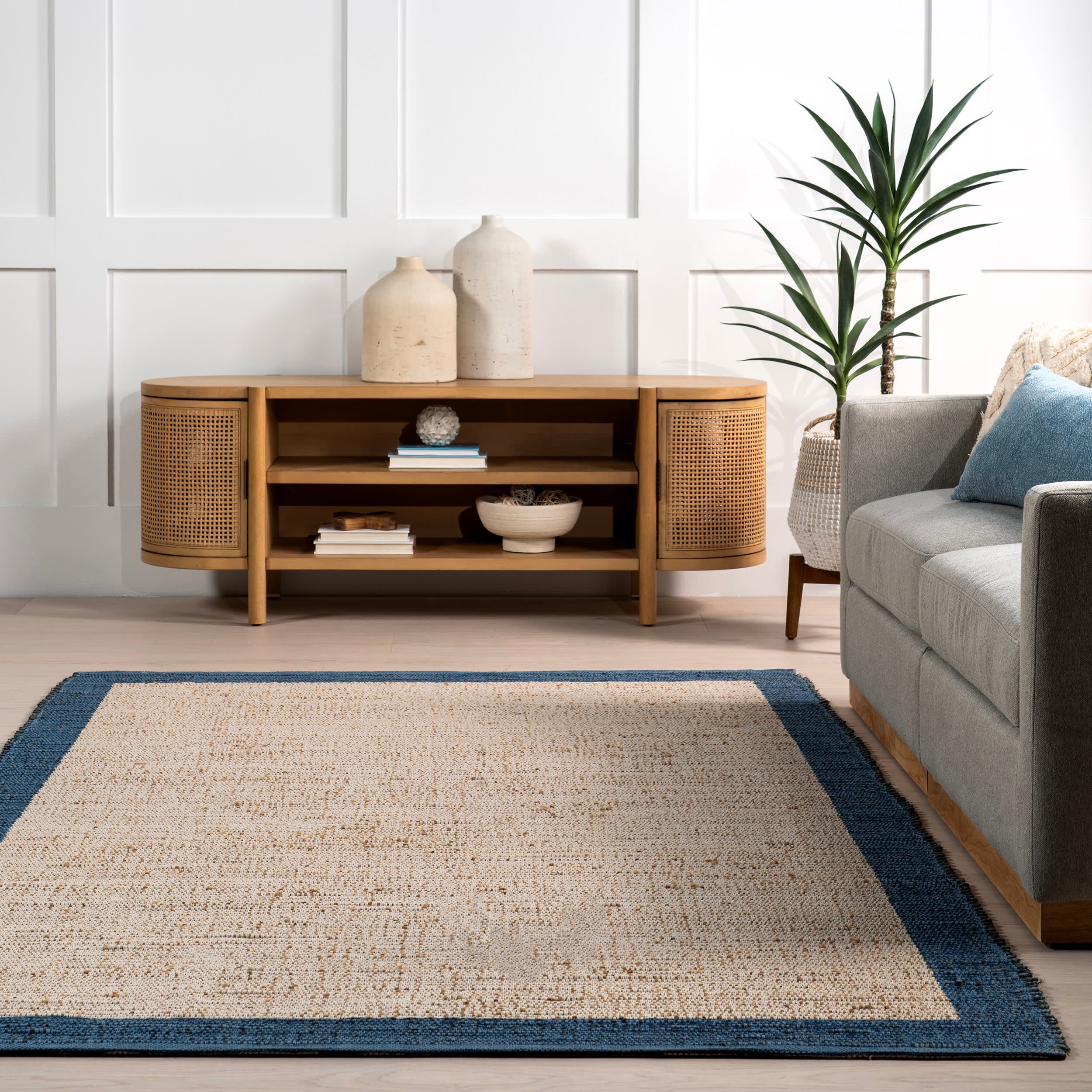 Suellen Bordered Handwoven Jute-Blend Rug | Blue - Image 4