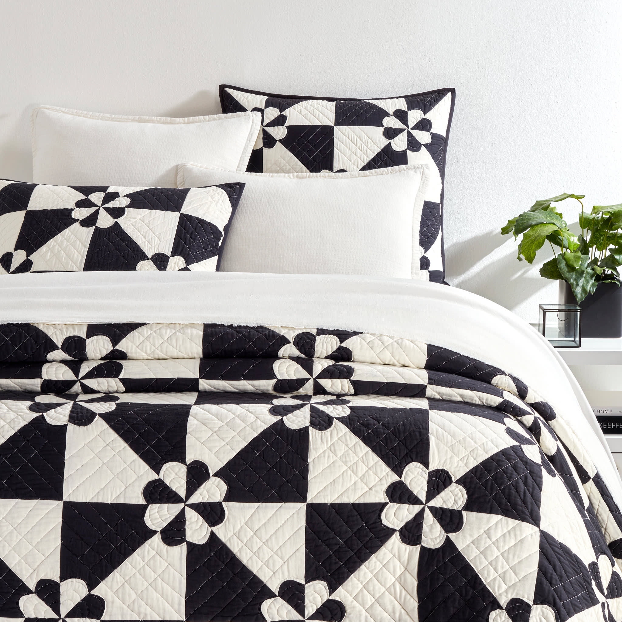 Sunny Side Quilt | Black
