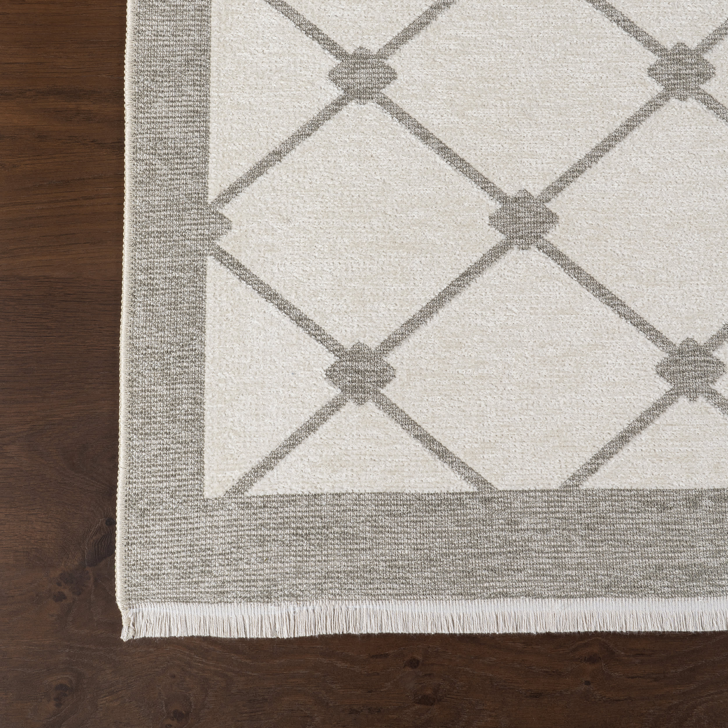 Thelma Lattice Fringed Reversible Washable Rug | Light Grey - Image 4