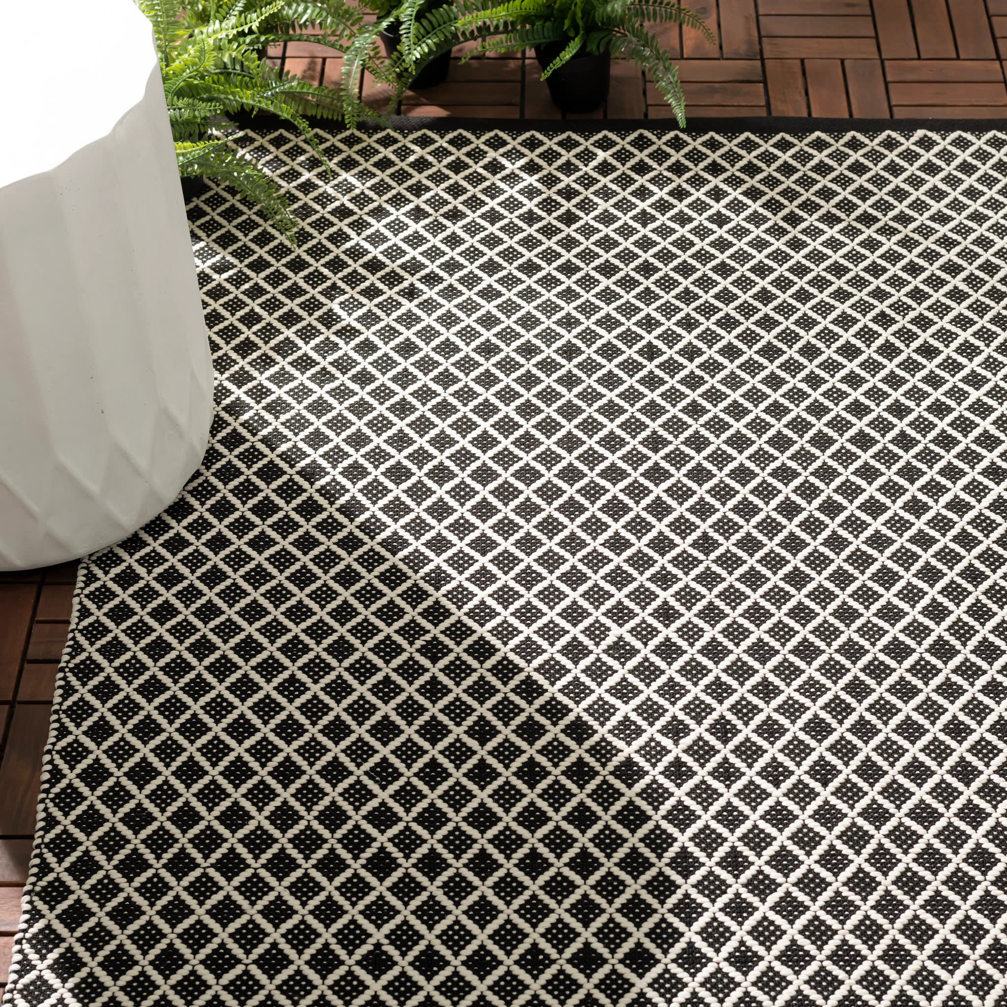 Trellis Handwoven Indoor/Outdoor Rug | Black - Image 3