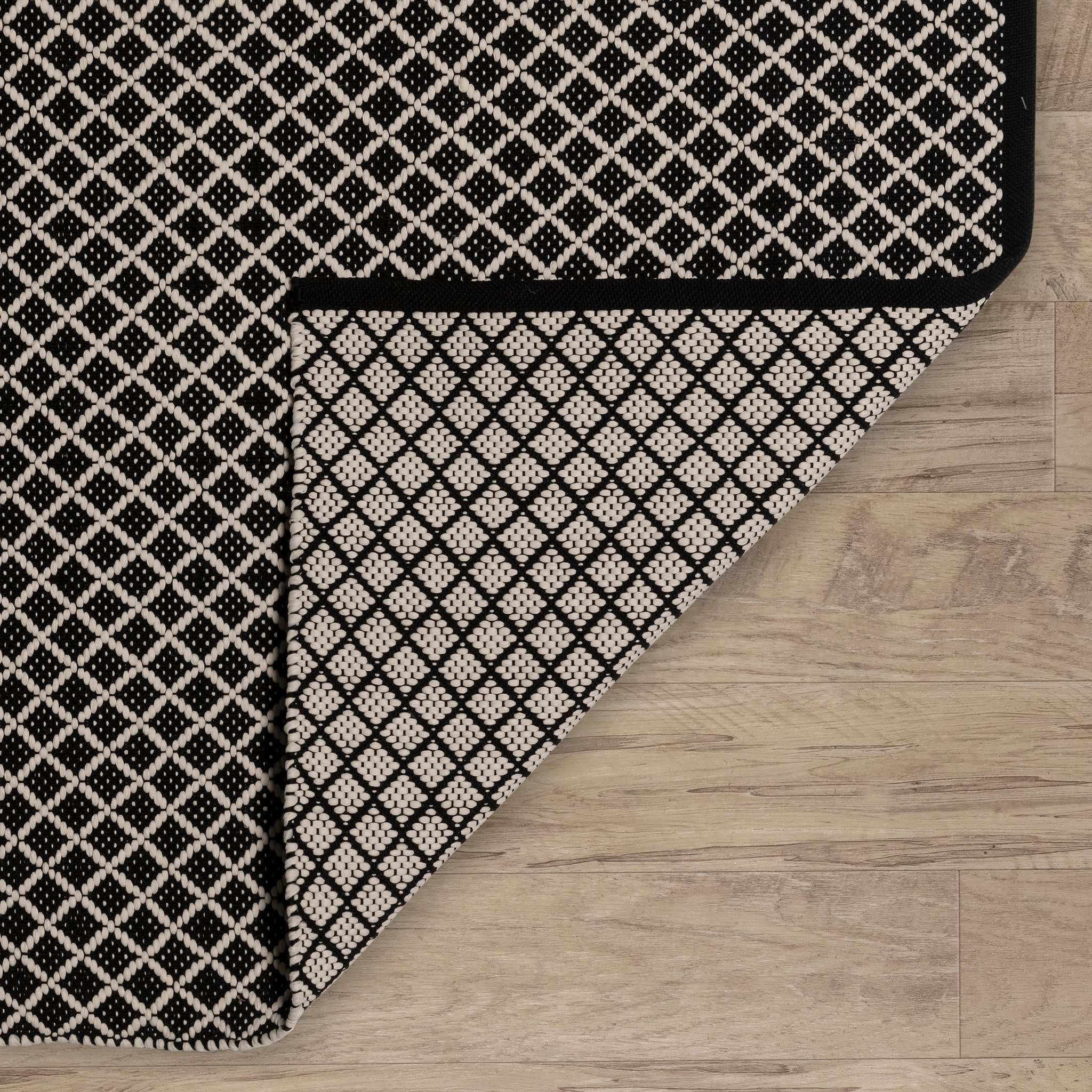 Trellis Handwoven Indoor/Outdoor Rug | Black - Image 6
