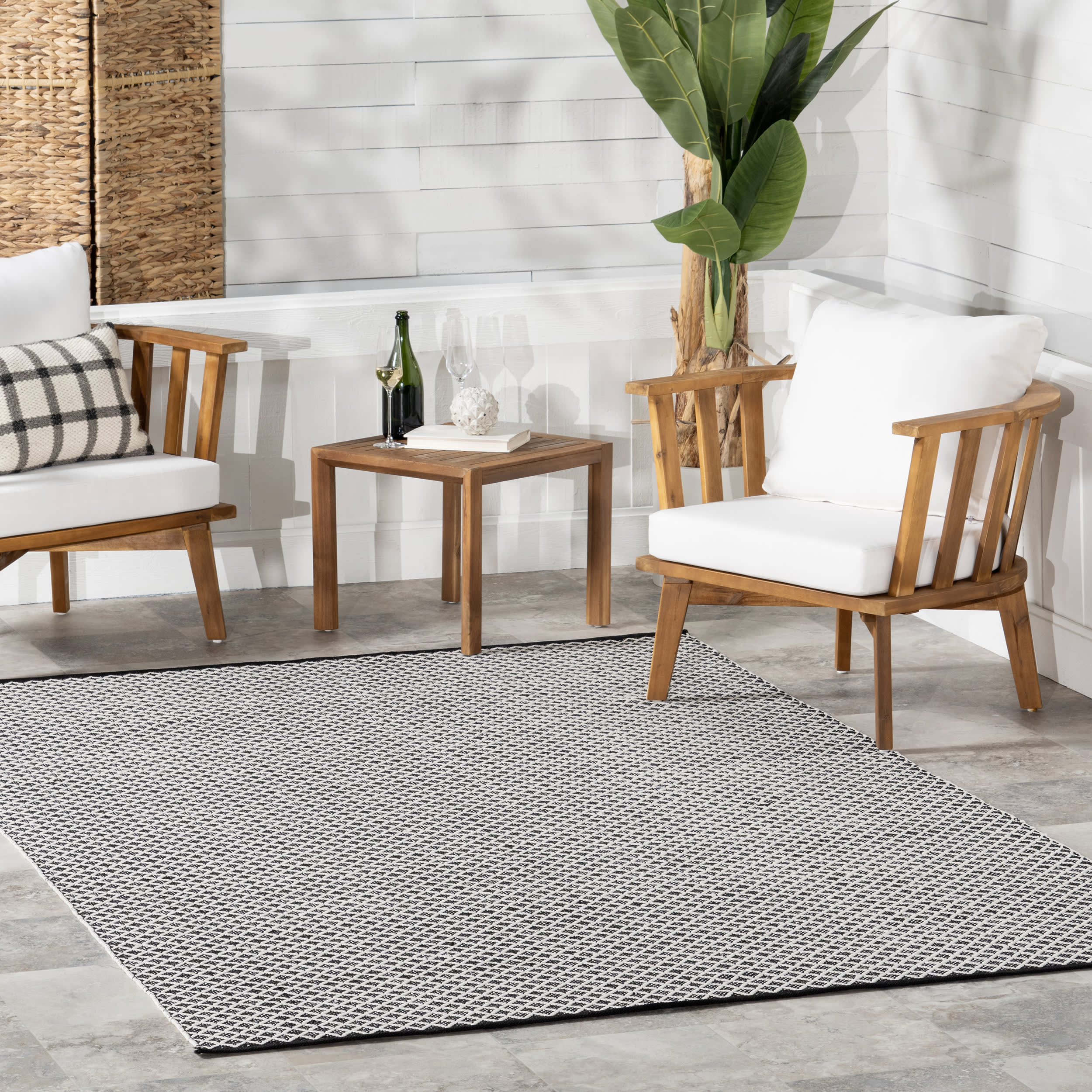 Trellis Handwoven Indoor/Outdoor Rug | Black - Image 2